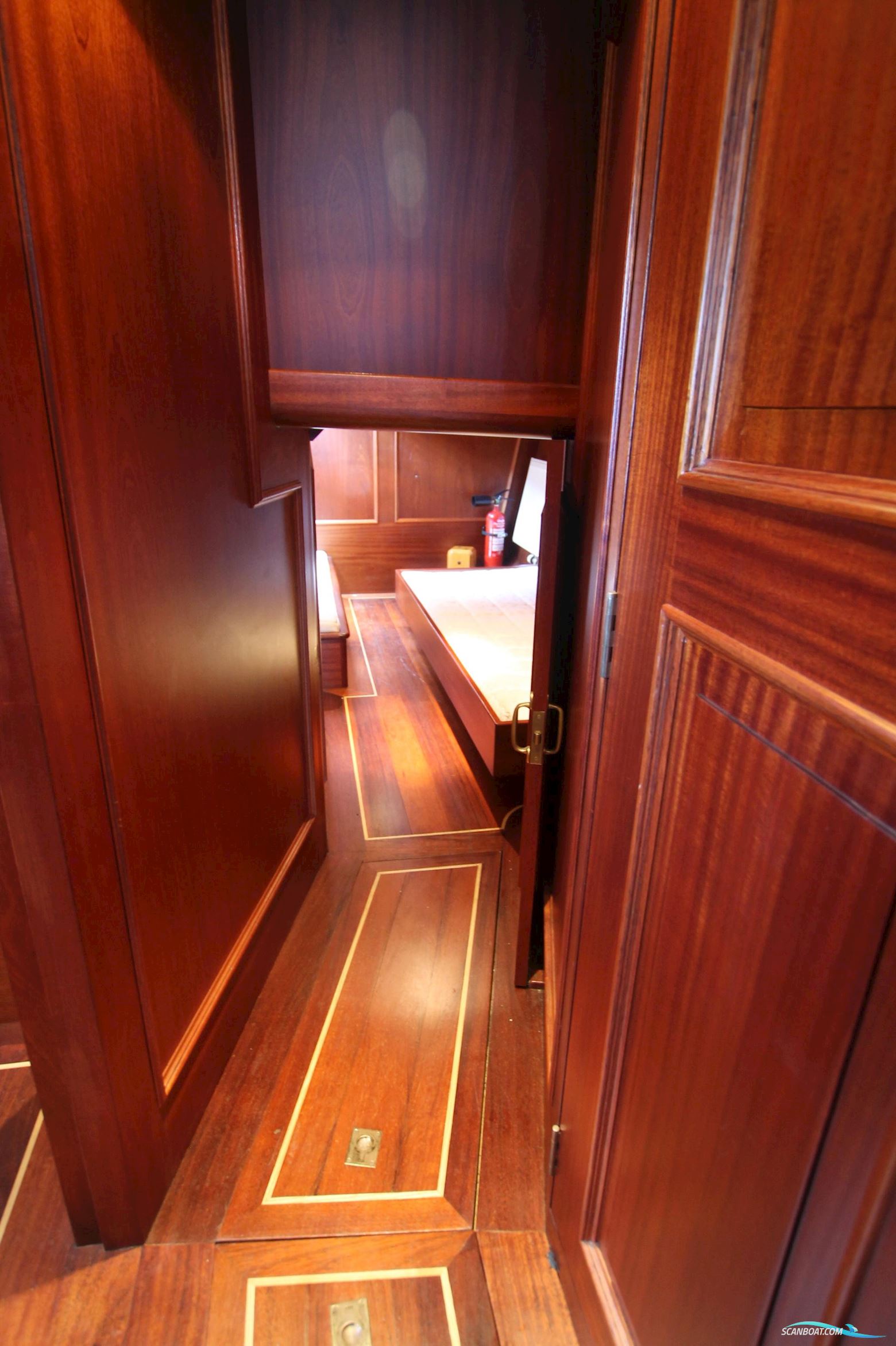 Traditional Platbodem