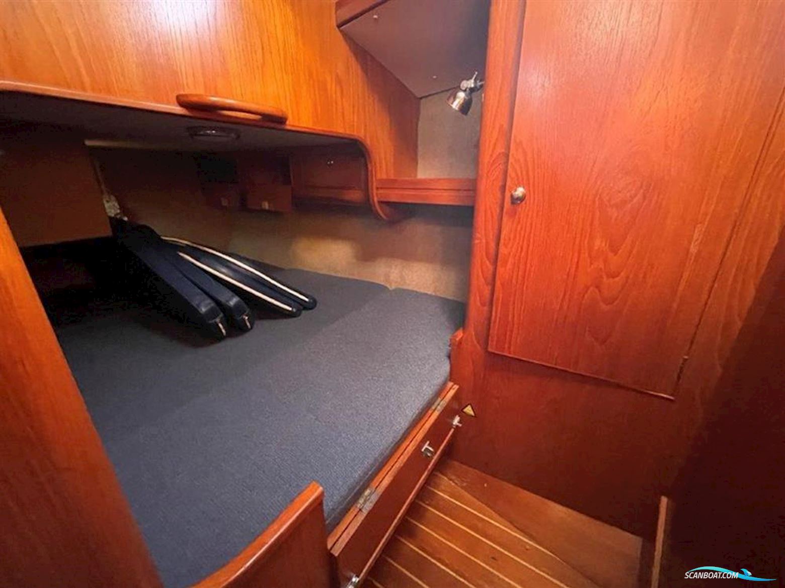 Vancouver 38 Pilot House