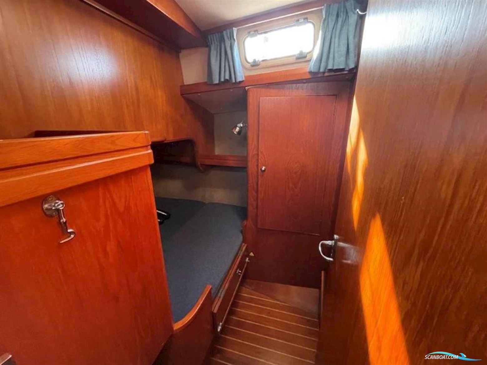 Vancouver 38 Pilot House