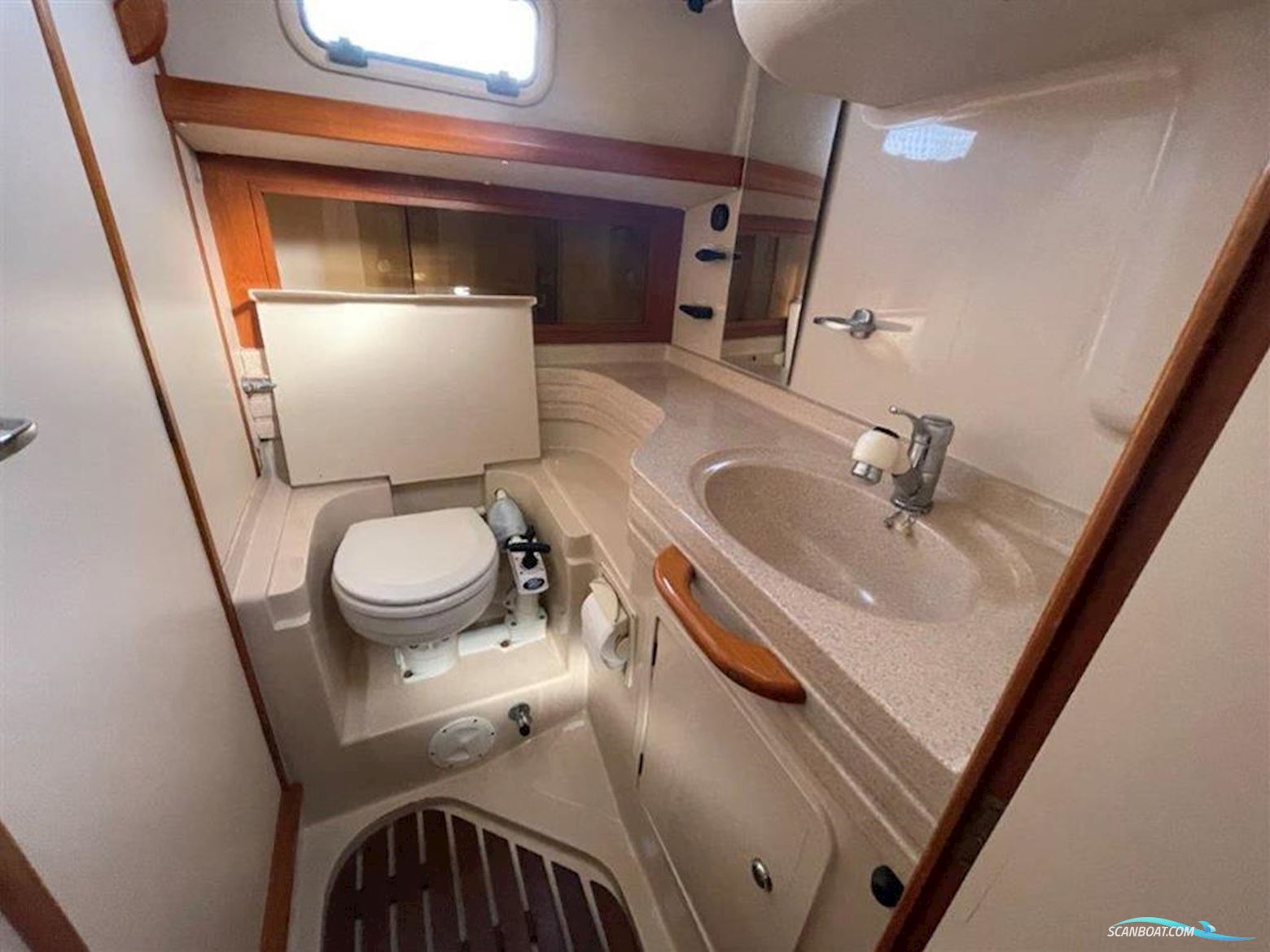 Vancouver 38 Pilot House