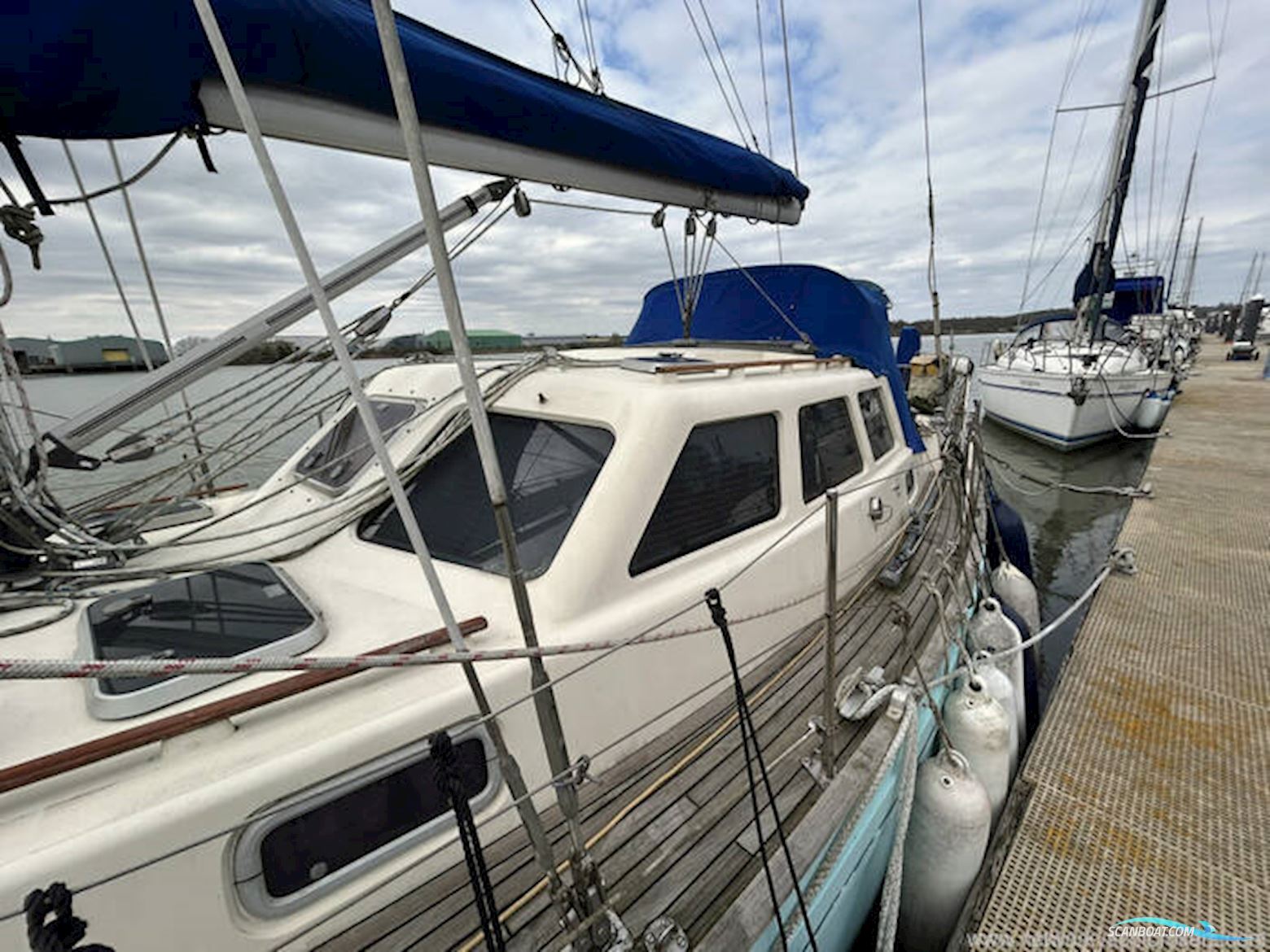 Vancouver 38 Pilothouse