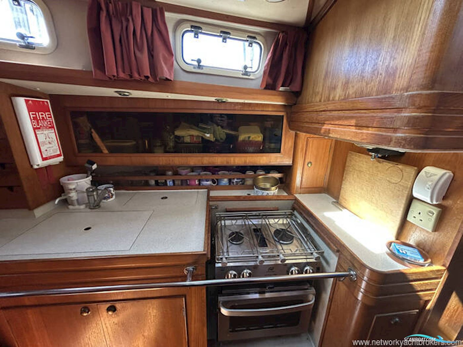 Vancouver 38 Pilothouse