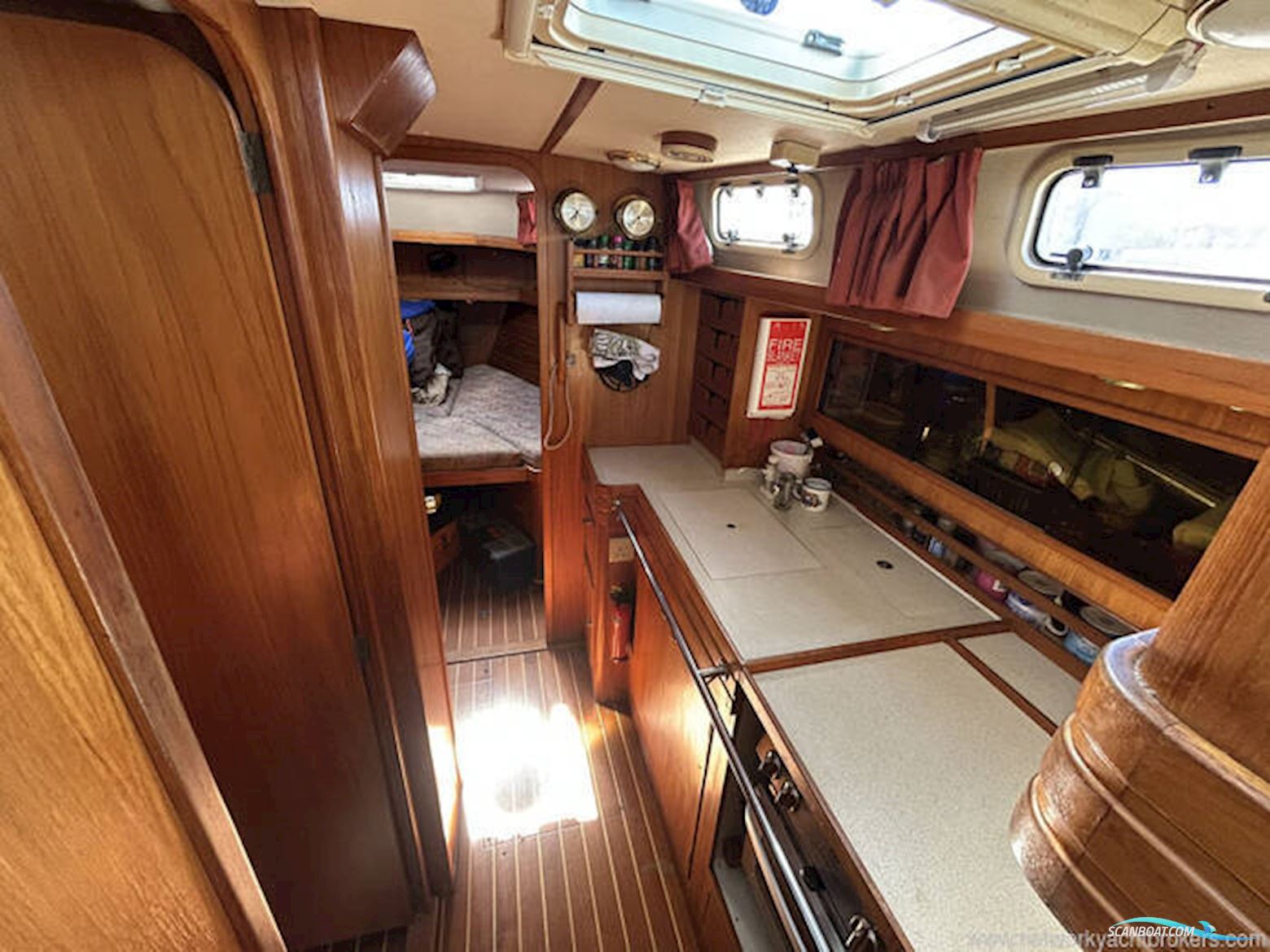 Vancouver 38 Pilothouse
