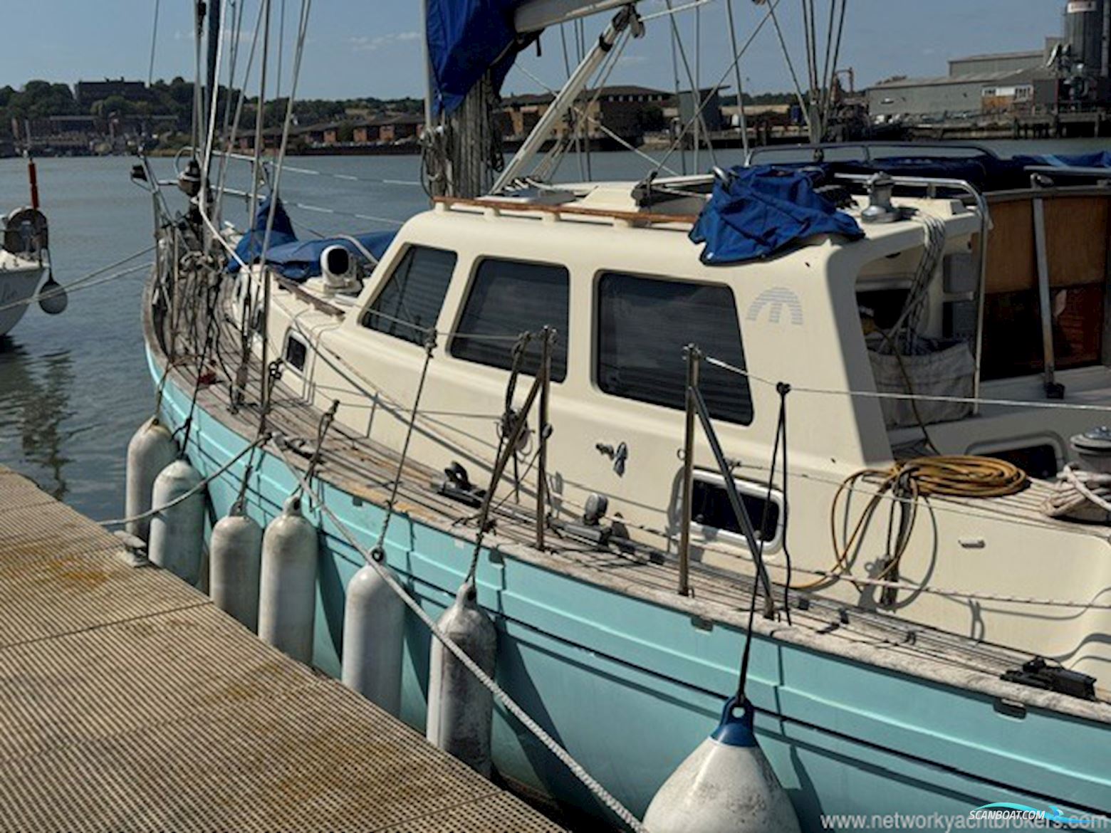 Vancouver 38 Pilothouse