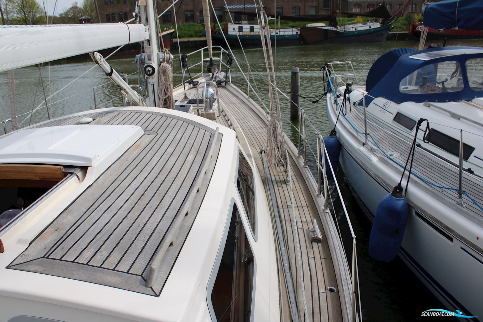 Victoire 1270 Decksaloon