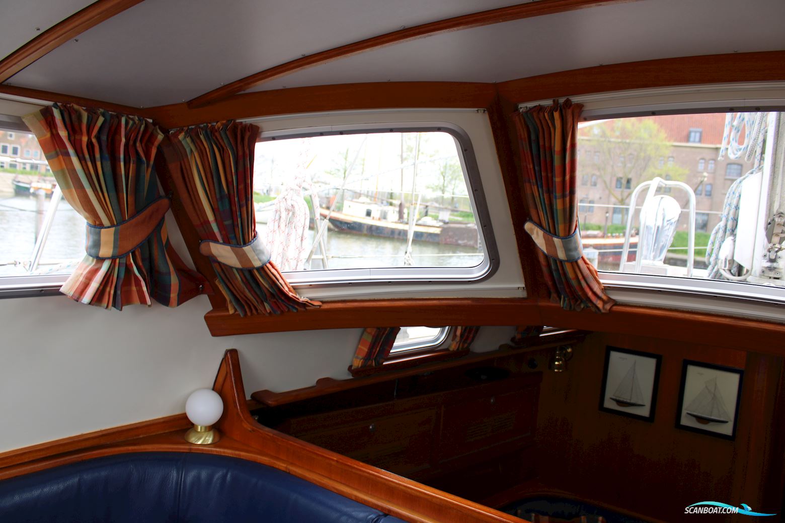 Victoire 1270 Decksaloon