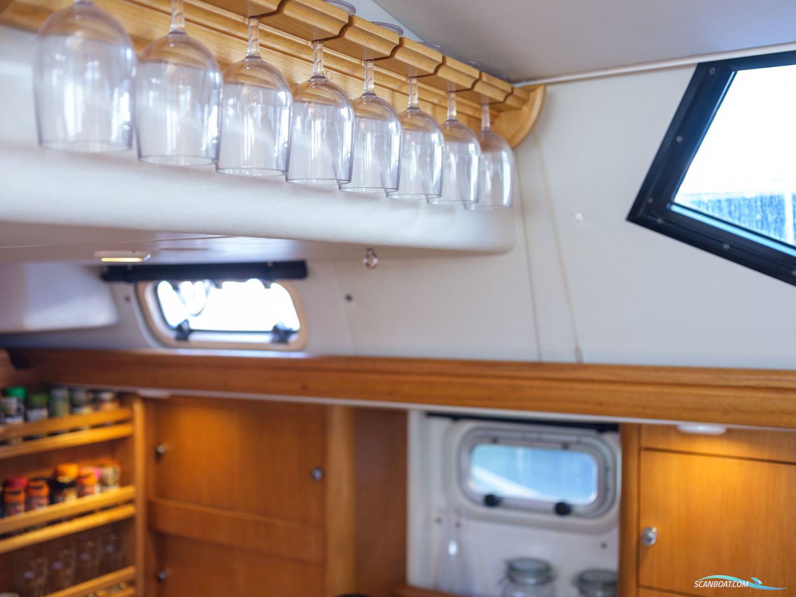 1996 Oyster 45 1996 – Exceptional Blue-Water Cruiser