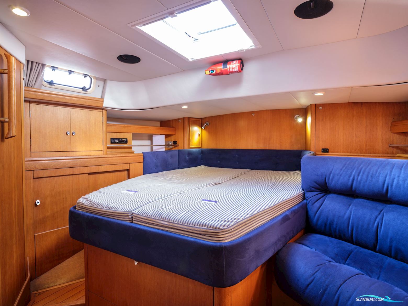 1996 Oyster 45 1996 – Exceptional Blue-Water Cruiser