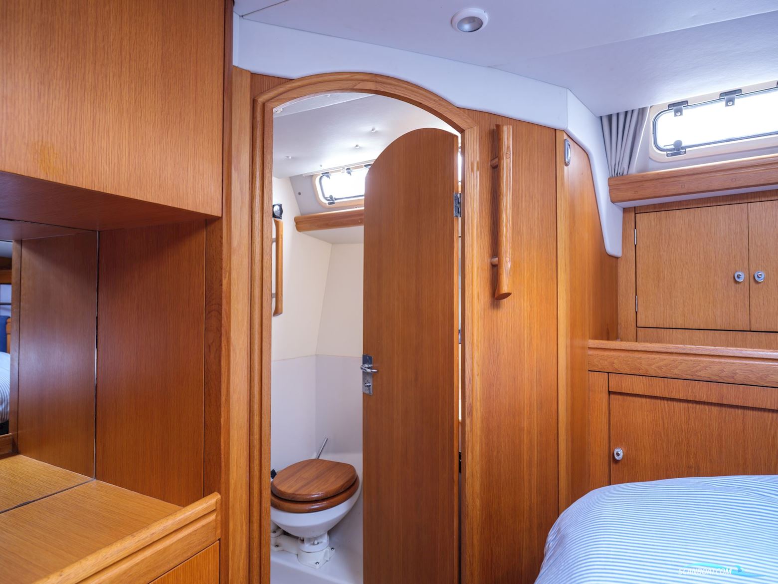 1996 Oyster 45 1996 – Exceptional Blue-Water Cruiser