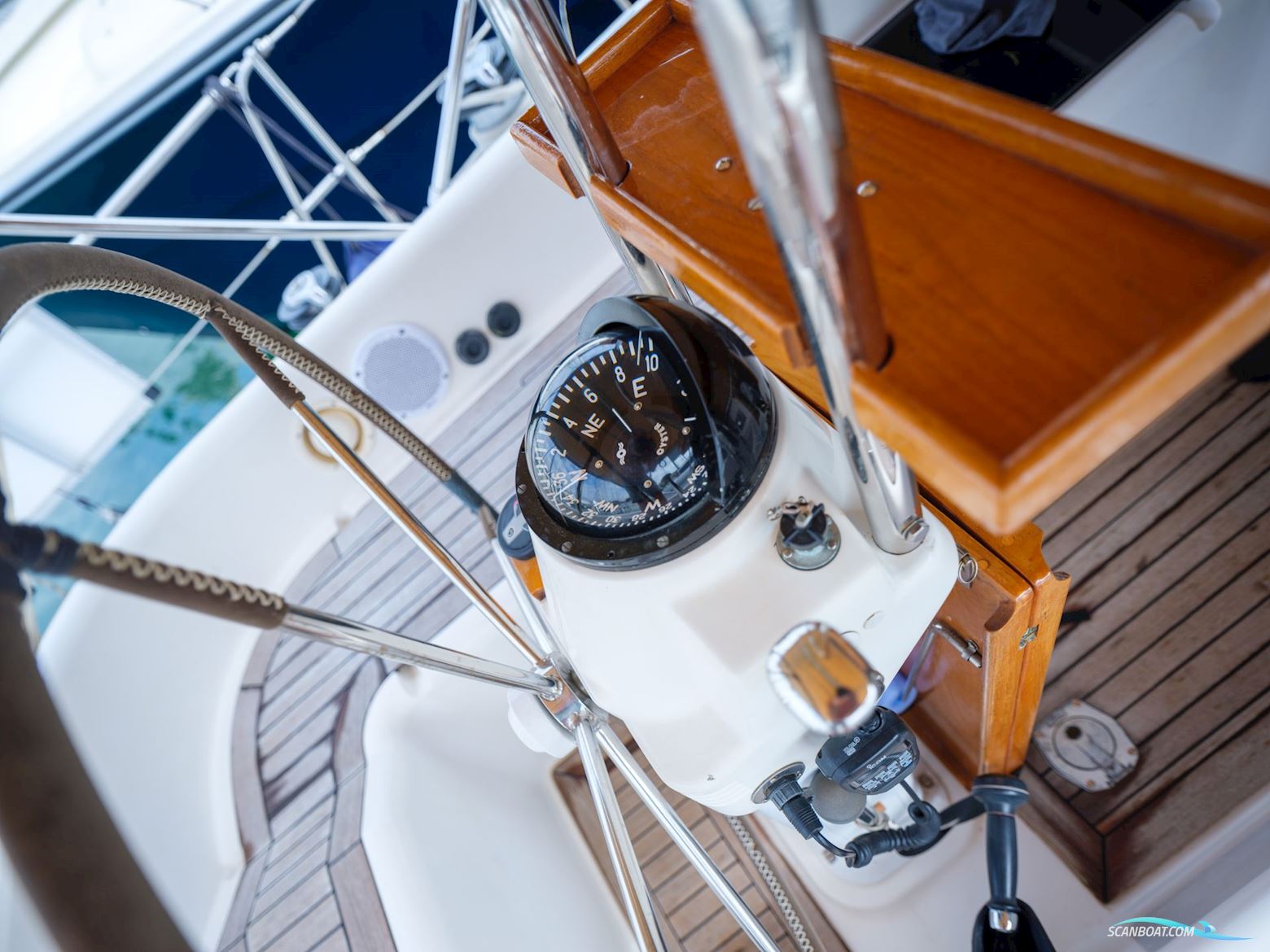 1996 Oyster 45 1996 – Exceptional Blue-Water Cruiser