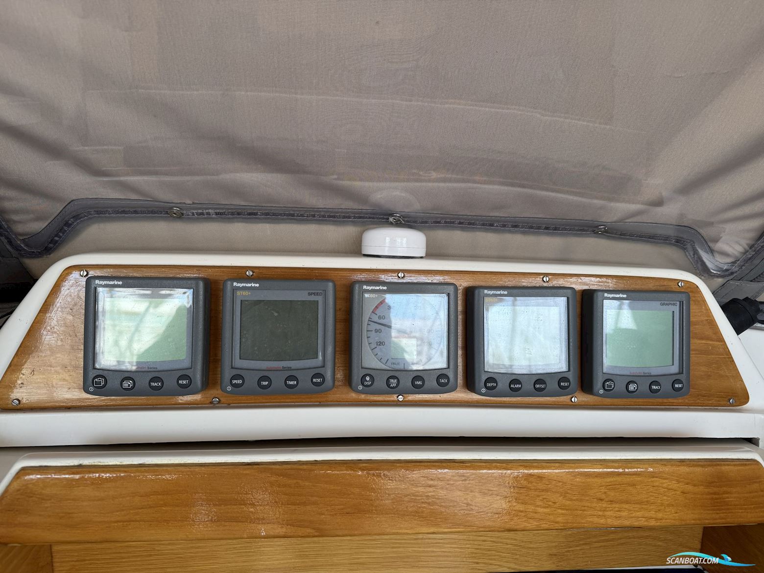 1996 Oyster 45 1996 – Exceptional Blue-Water Cruiser