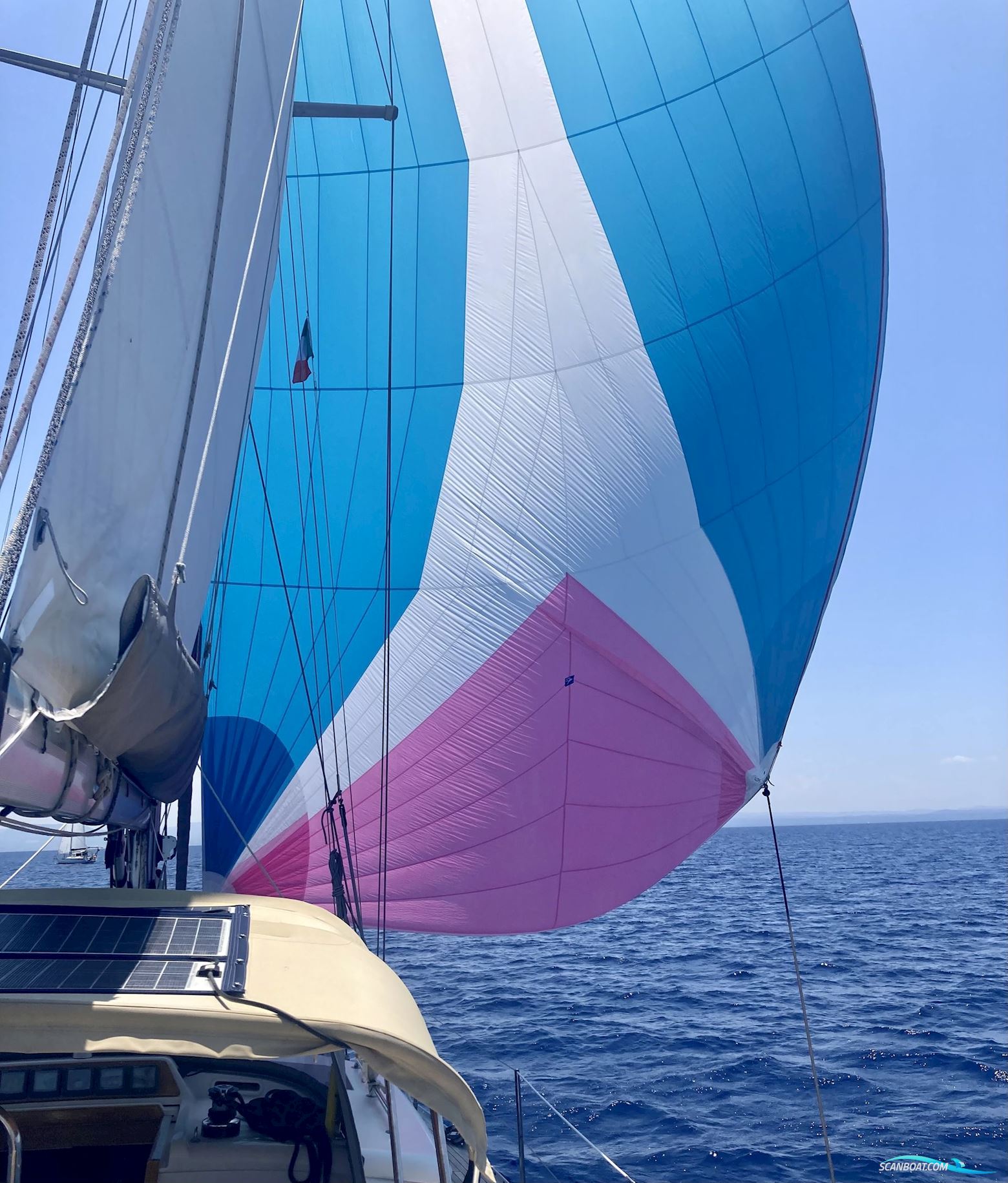 1996 Oyster 45 1996 – Exceptional Blue-Water Cruiser