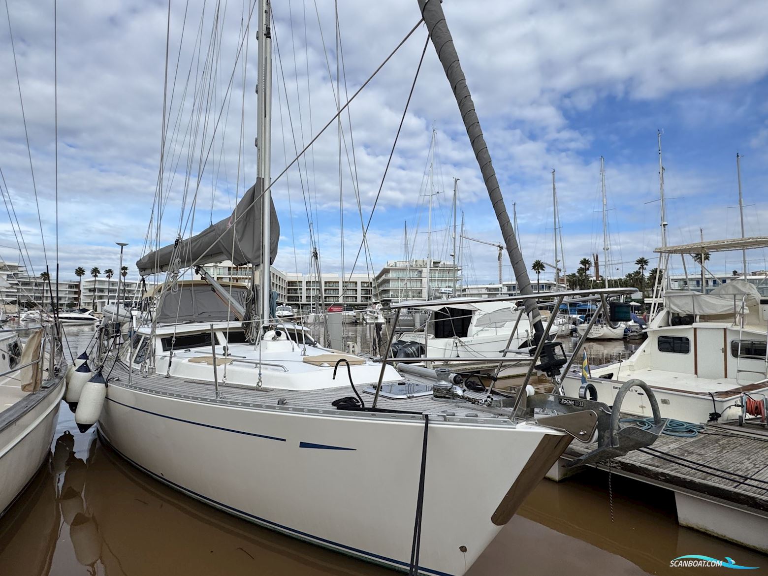 1996 Oyster 45 1996 – Exceptional Blue-Water Cruiser