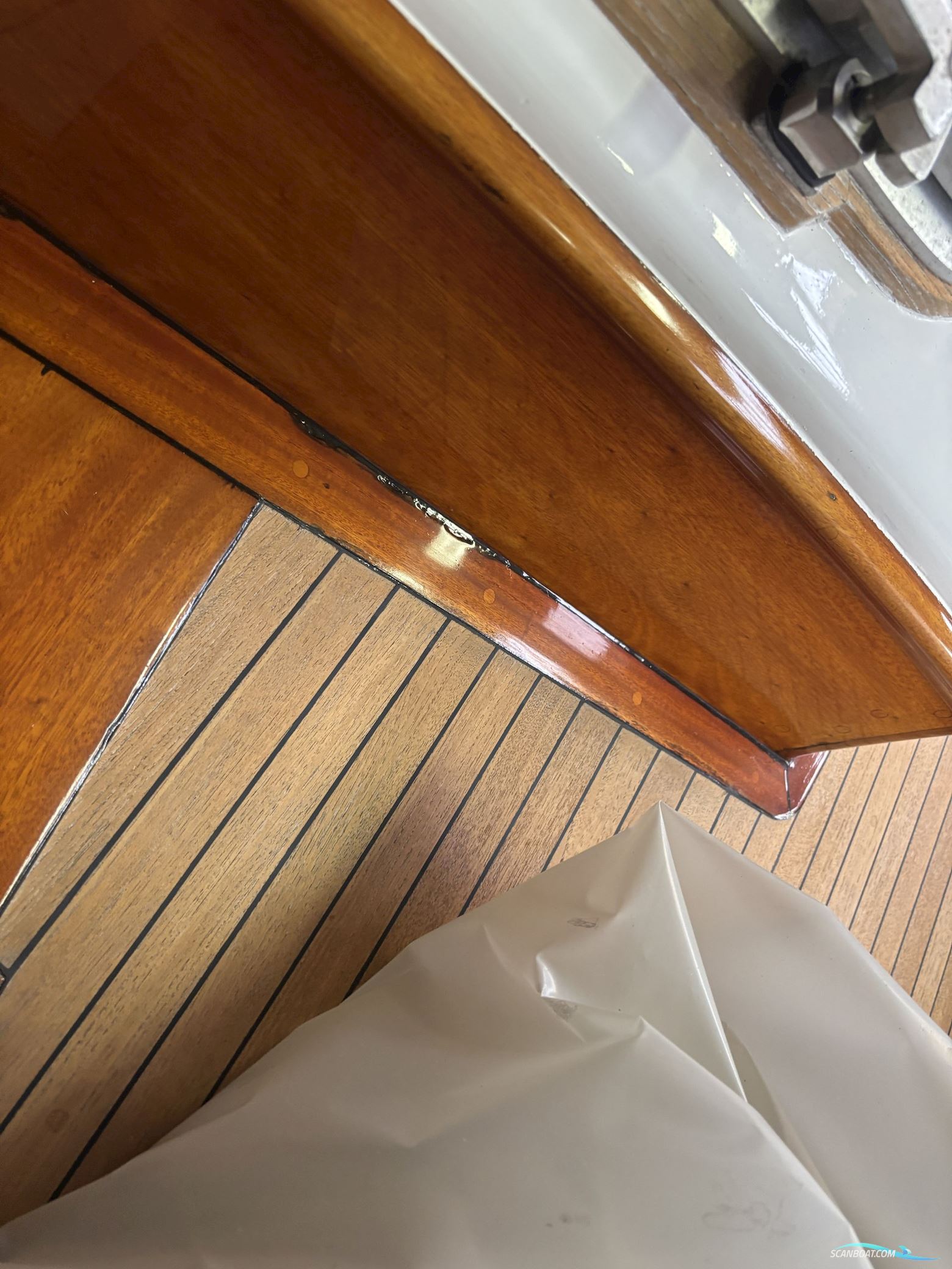 33 Fod Mahogny Ketch