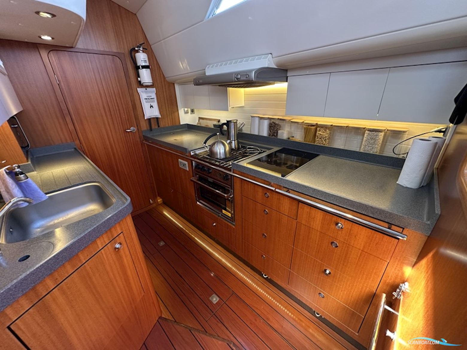 Adventure yacht 55