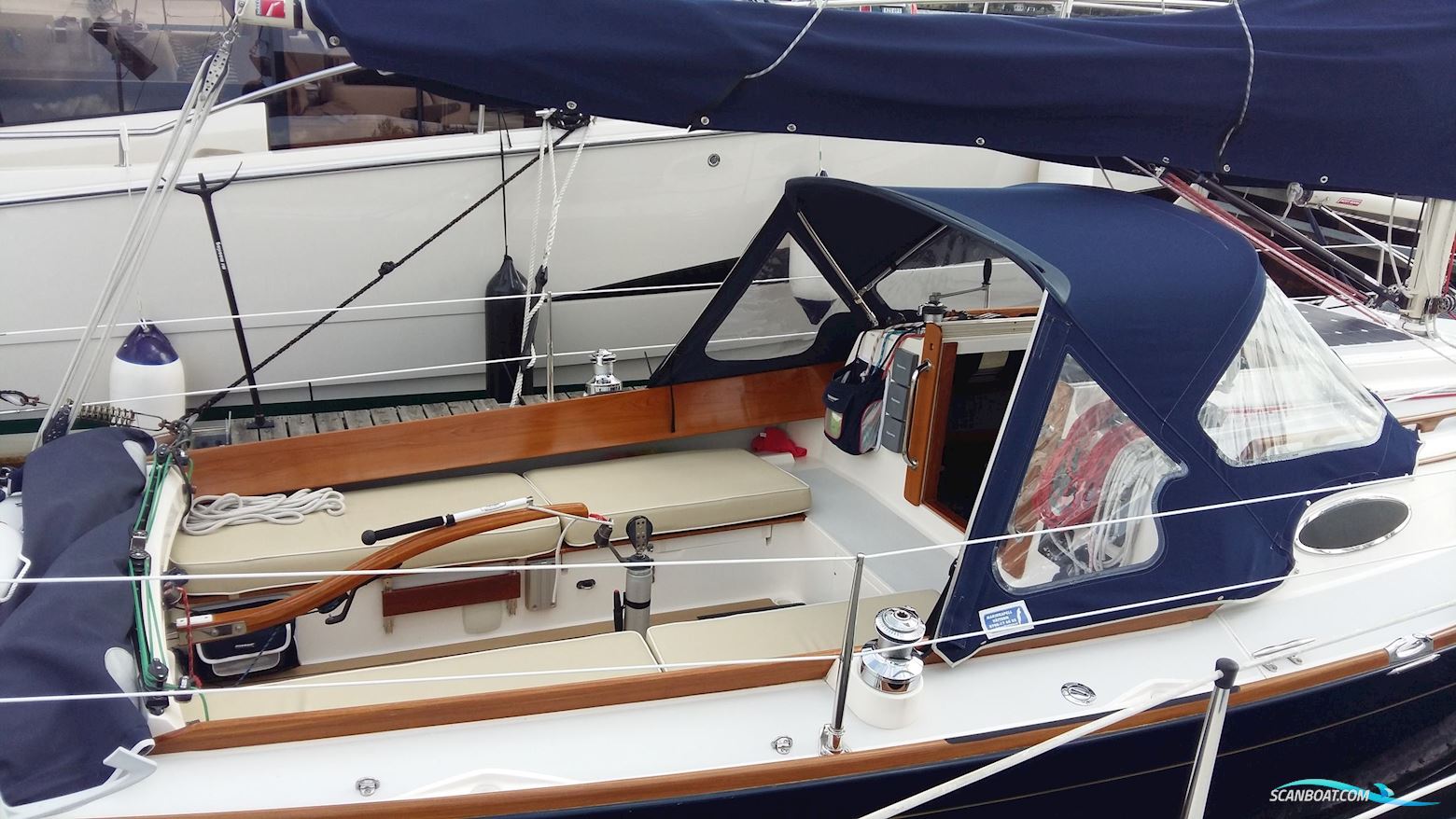 Alerion Express 28