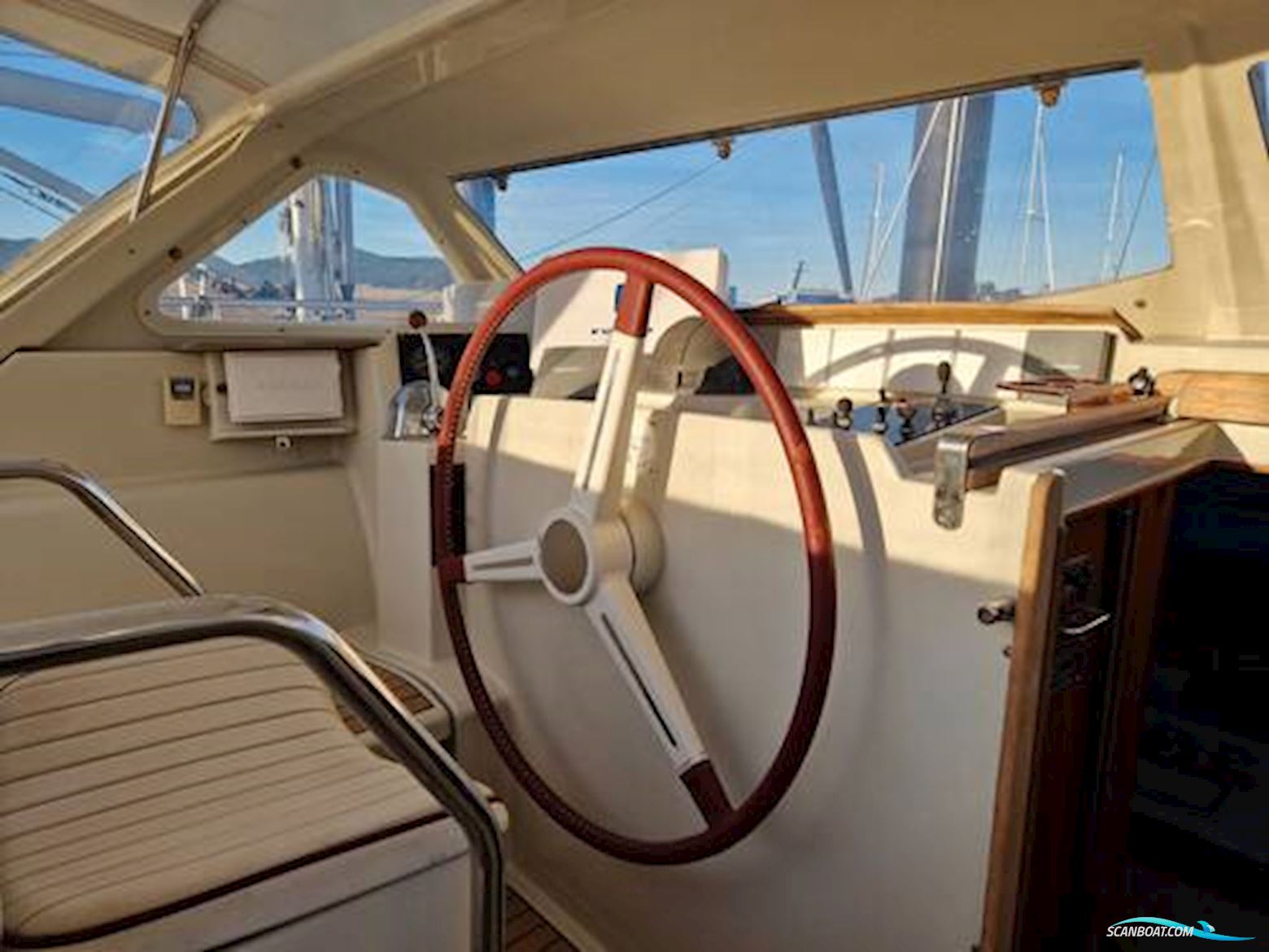 Amel Super Maramu 2000