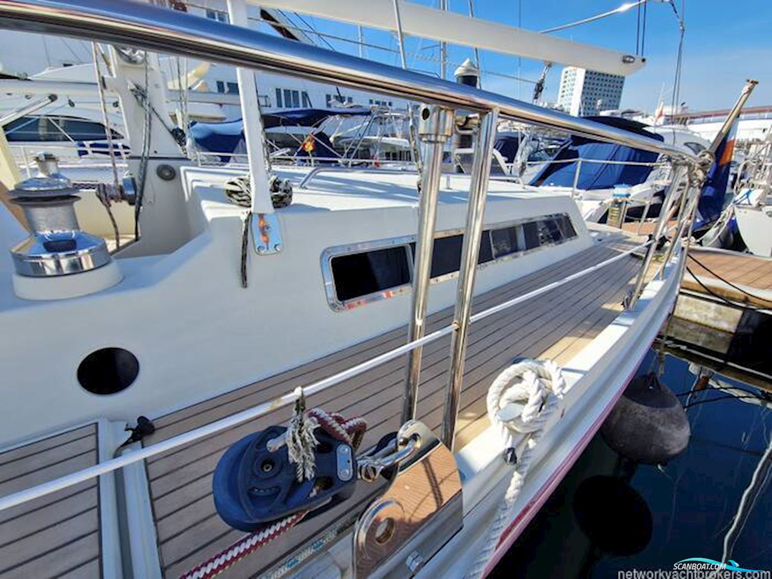 Amel Super Maramu 2000