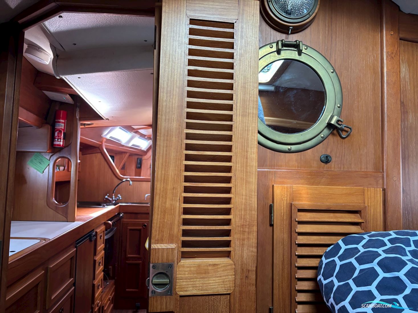 Aphrodite 36