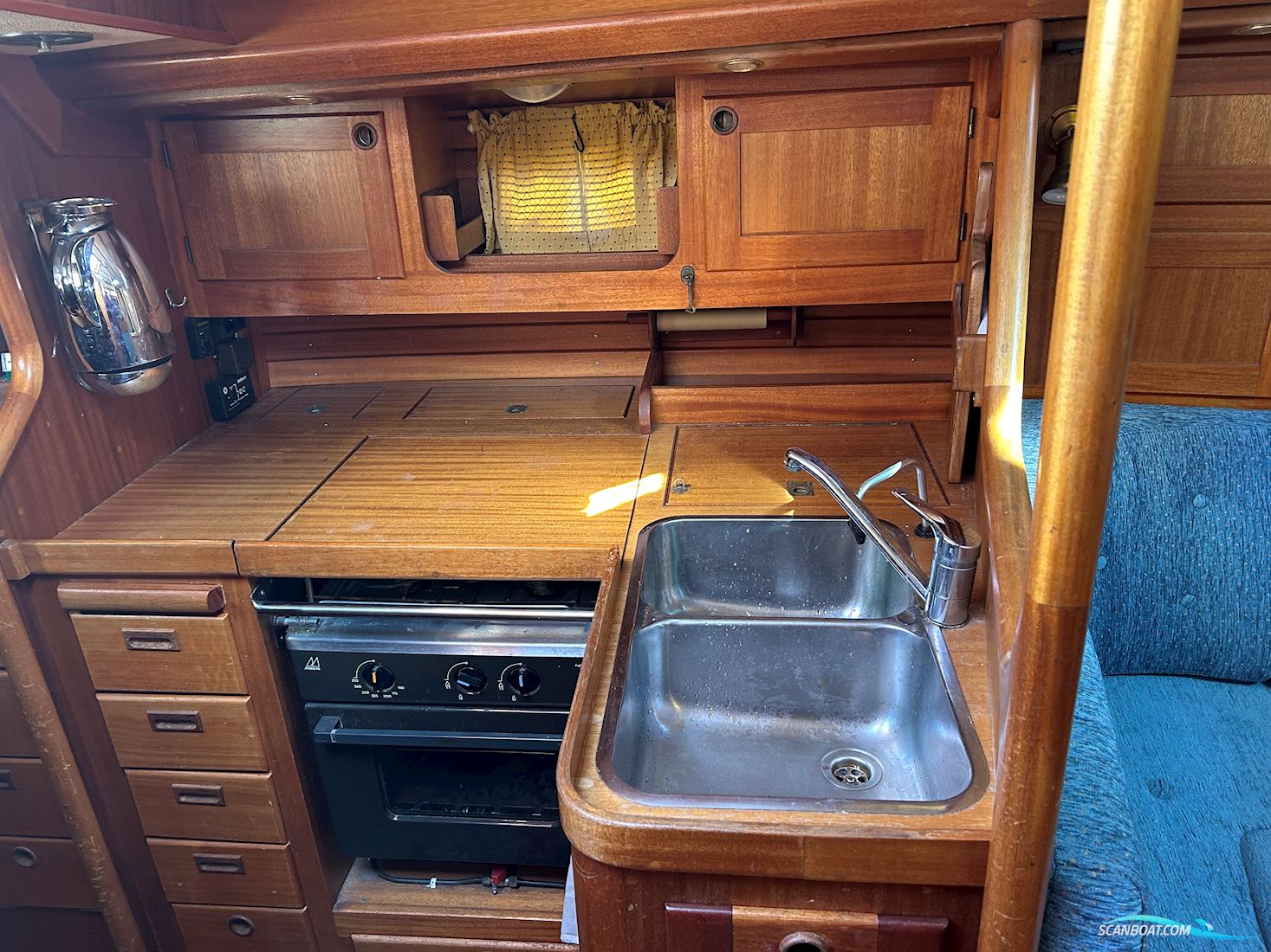 Aphrodite 36