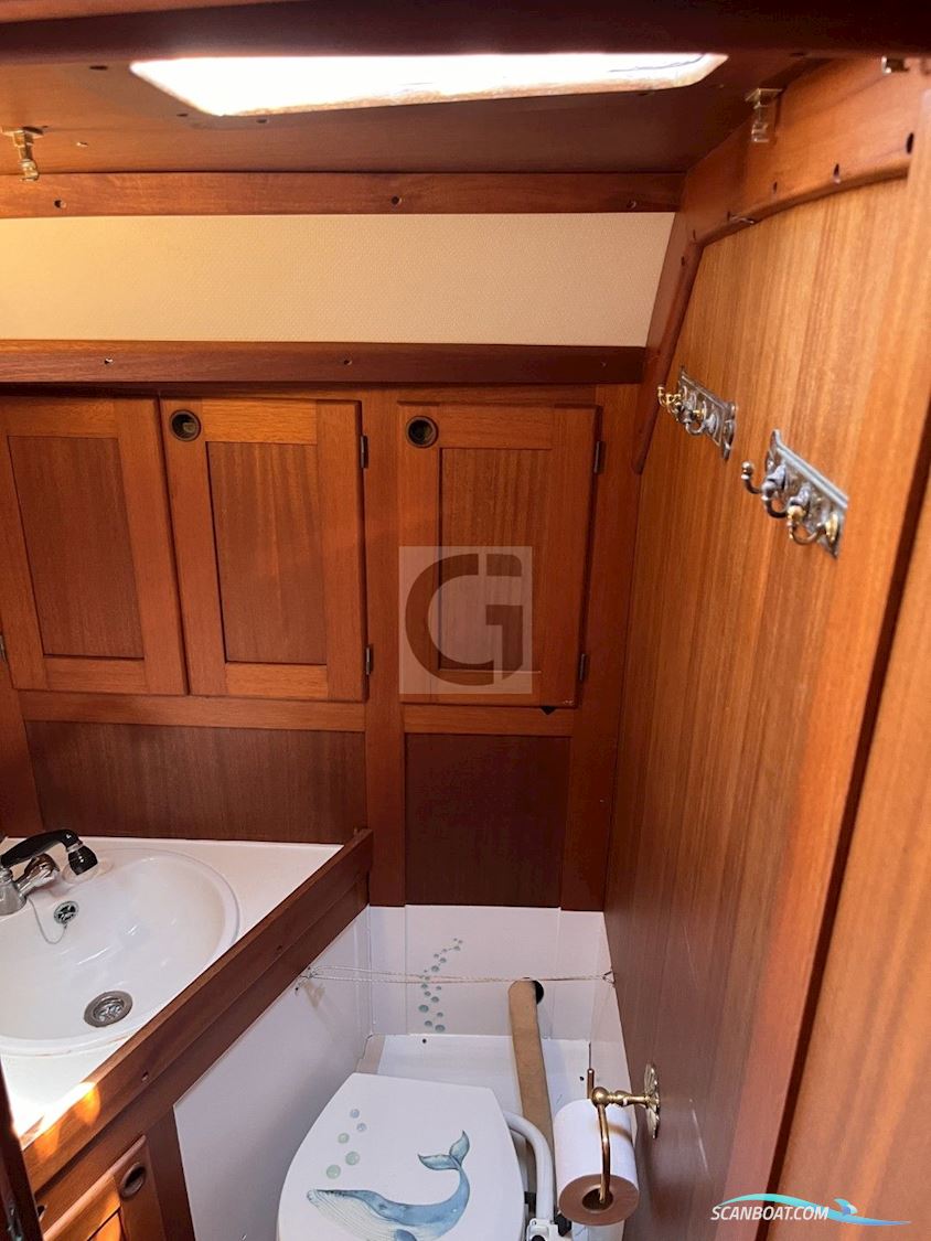 Aphrodite 42