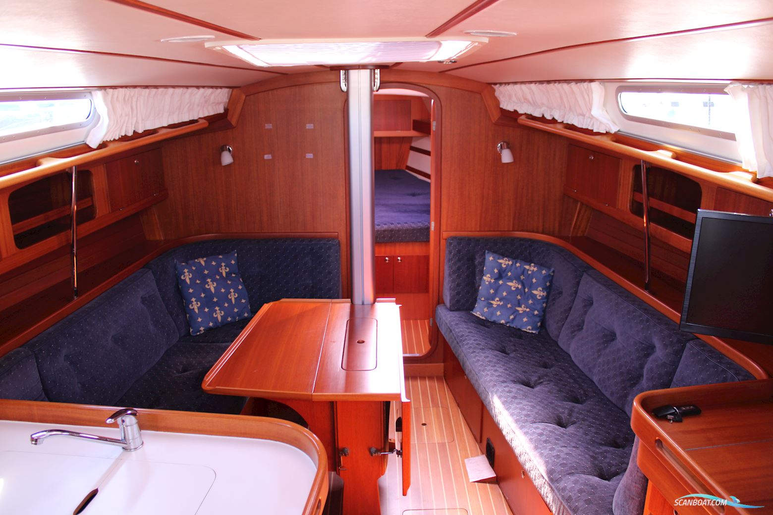 Arcona 370