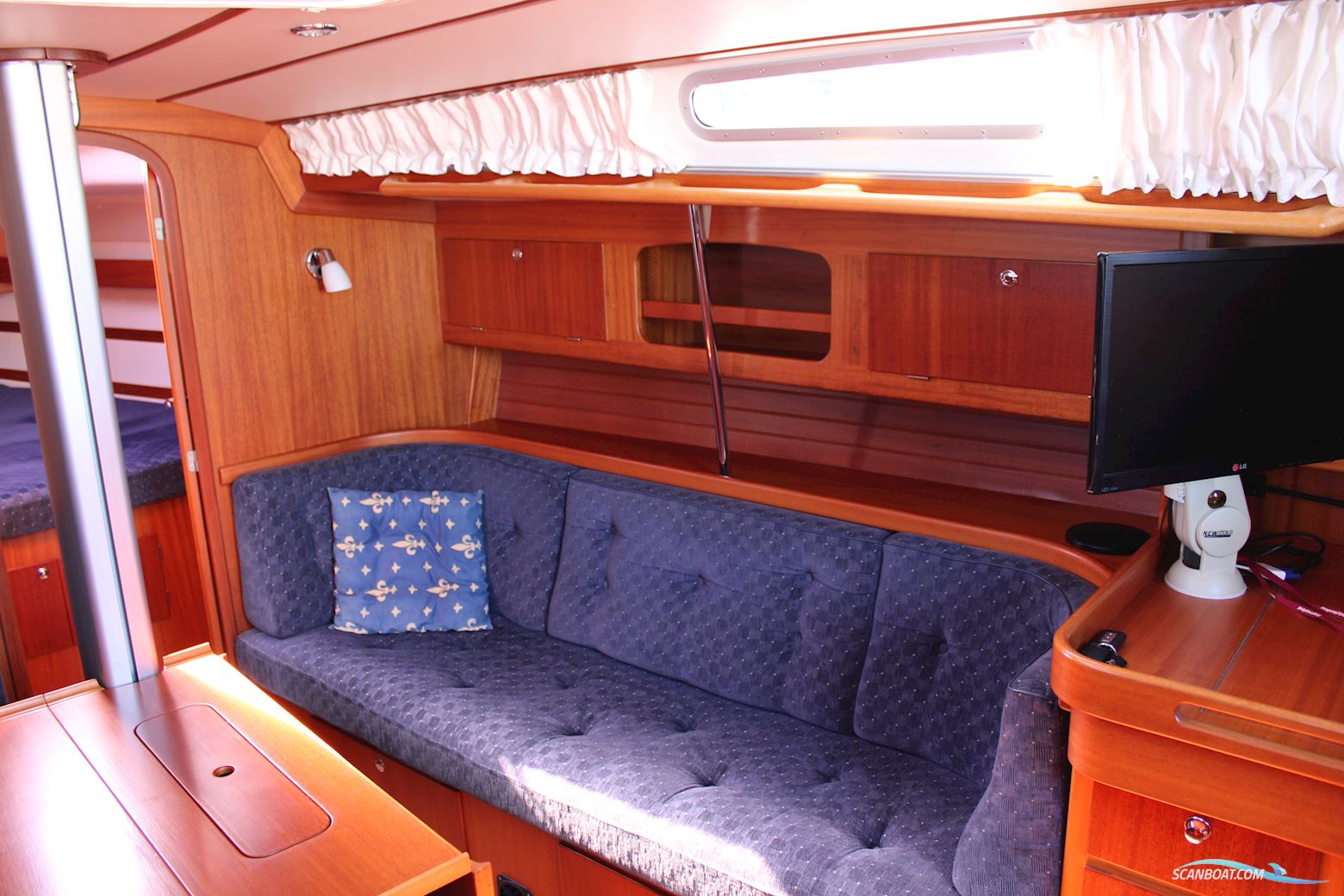 Arcona 370