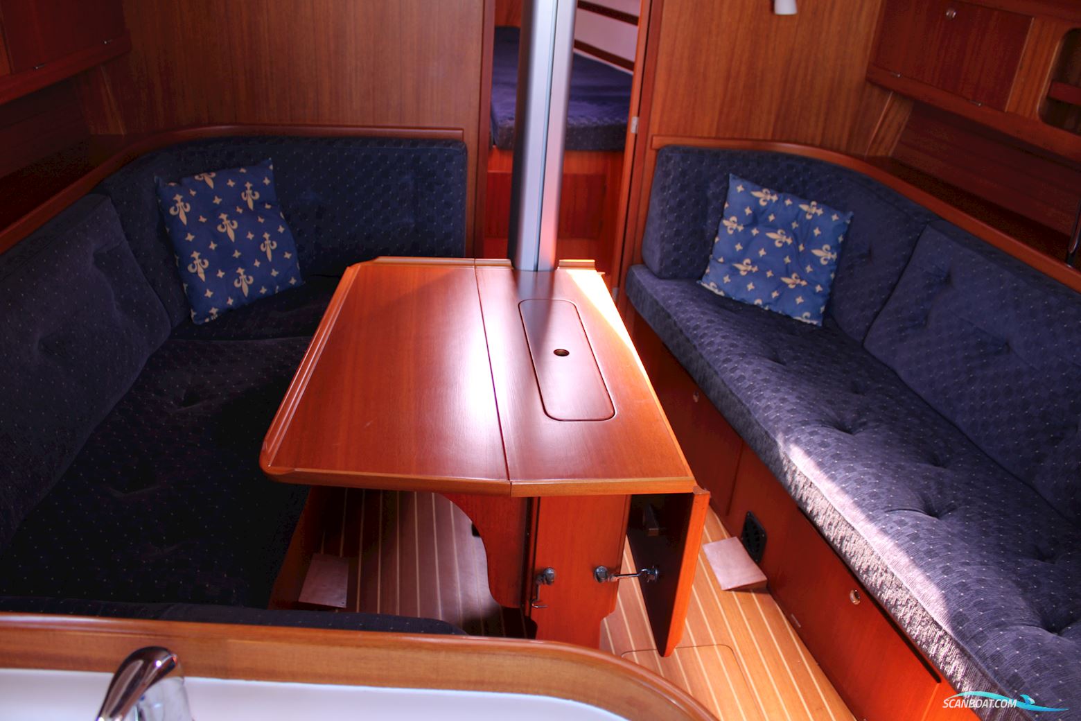 Arcona 370