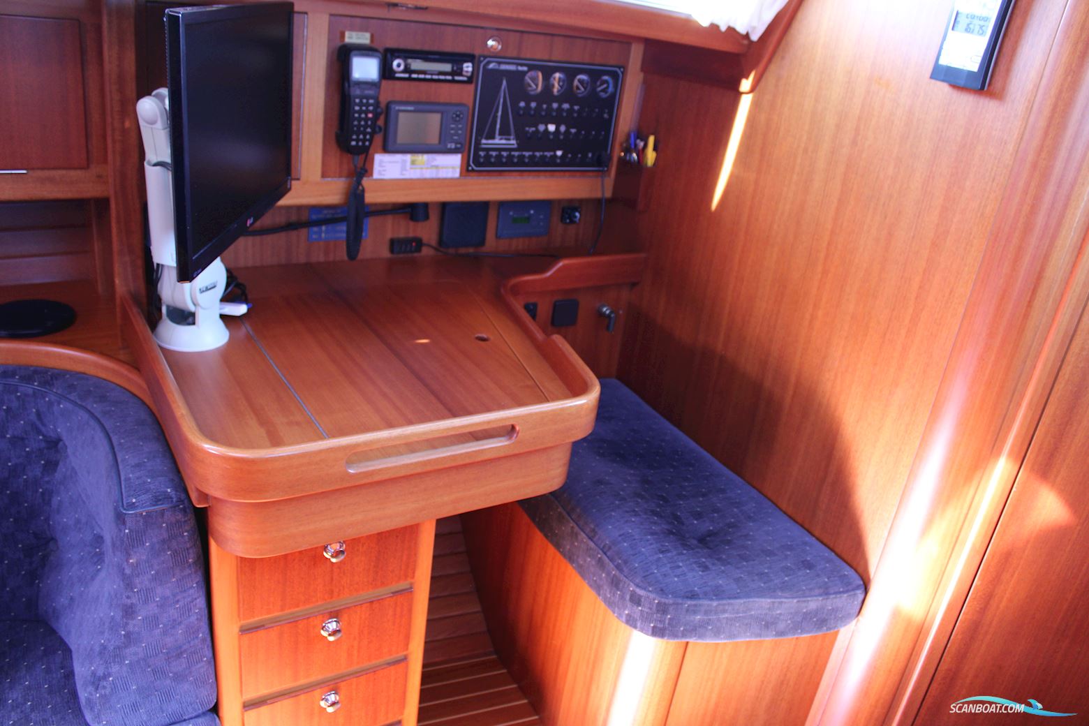 Arcona 370