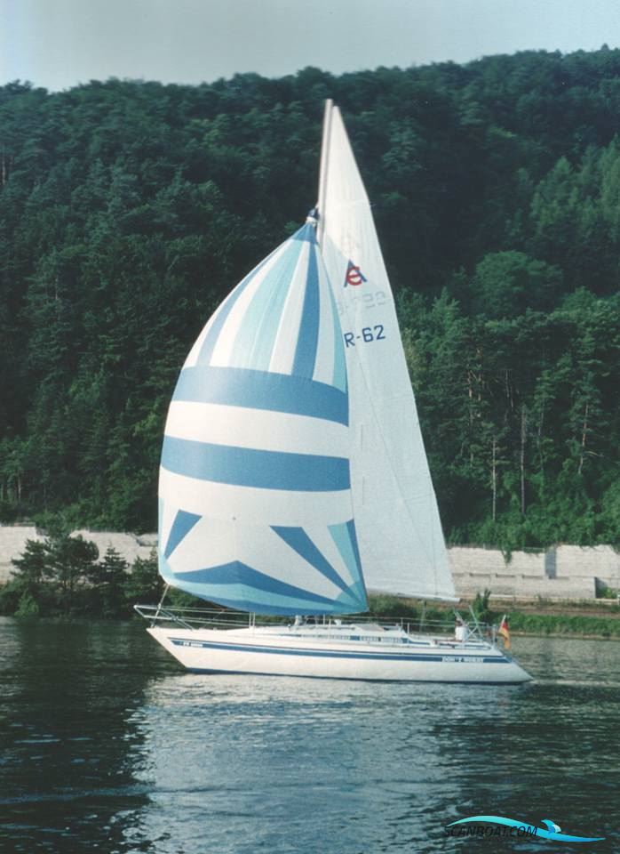 Athena 34 - Helmsman