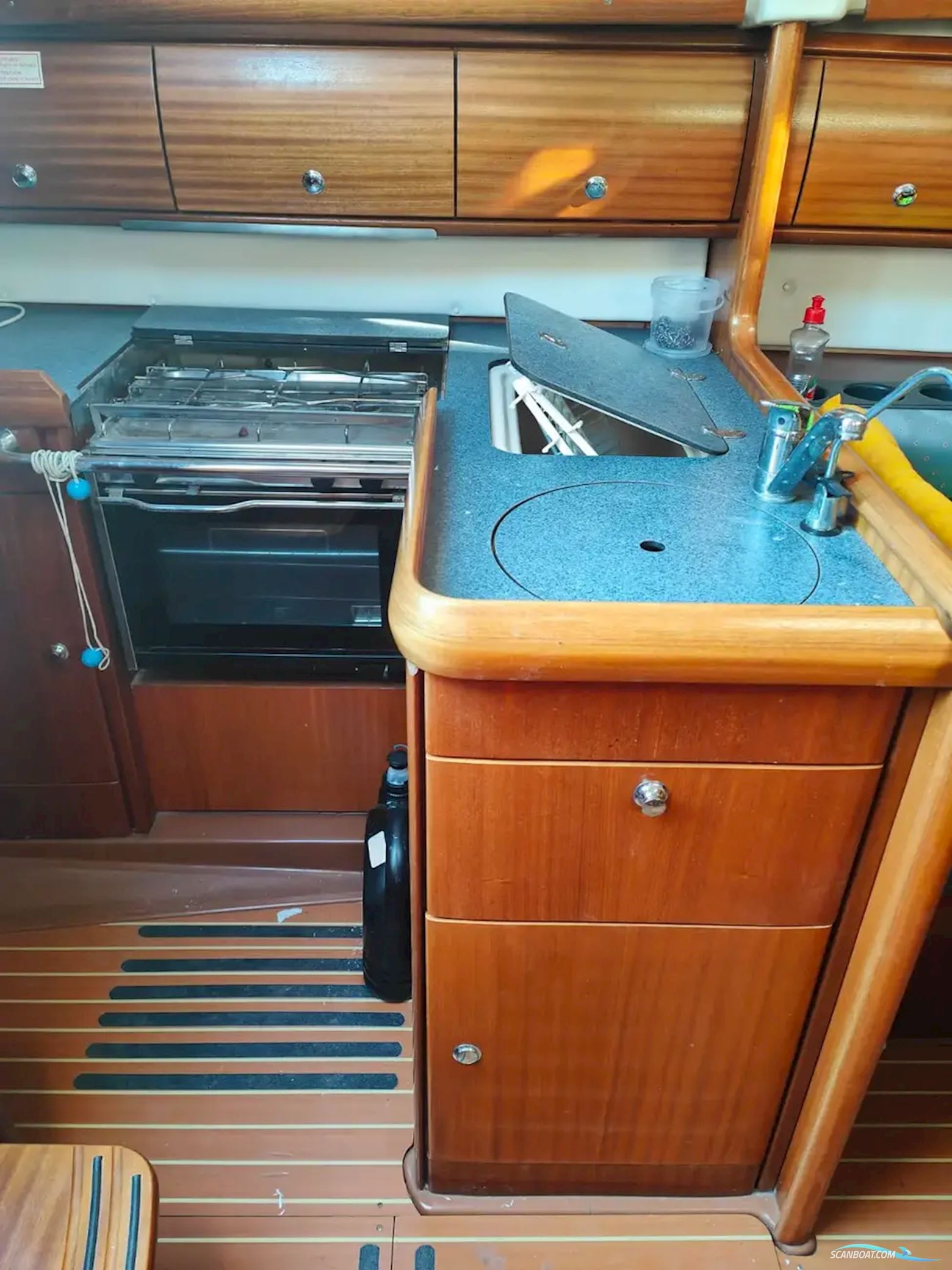 Bavaria 32
