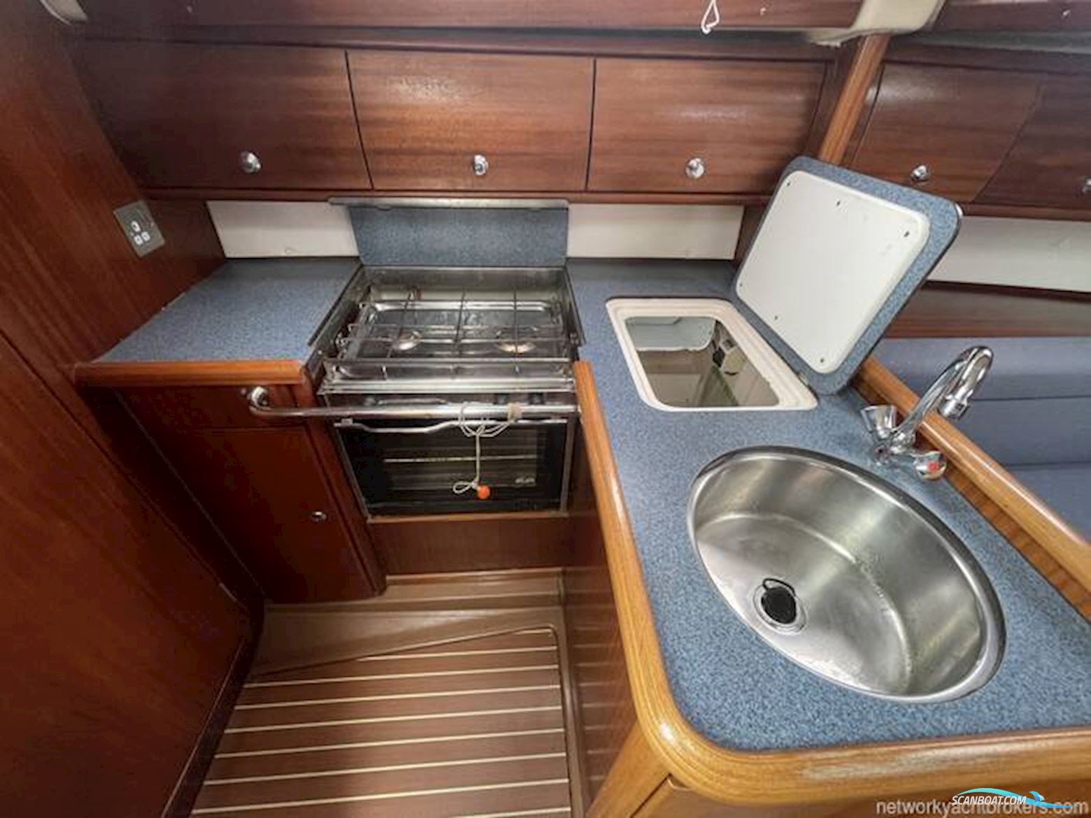 Bavaria 32