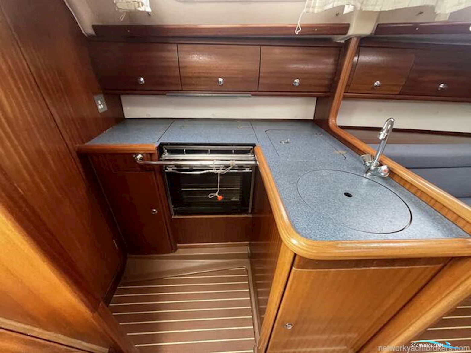 Bavaria 32