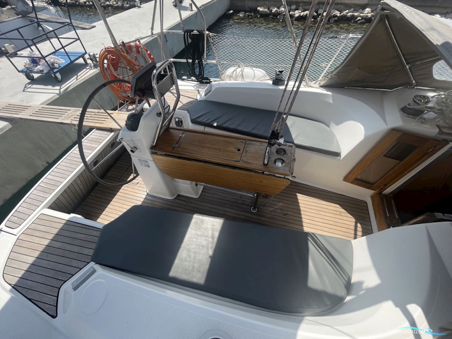Bavaria 33 crusier