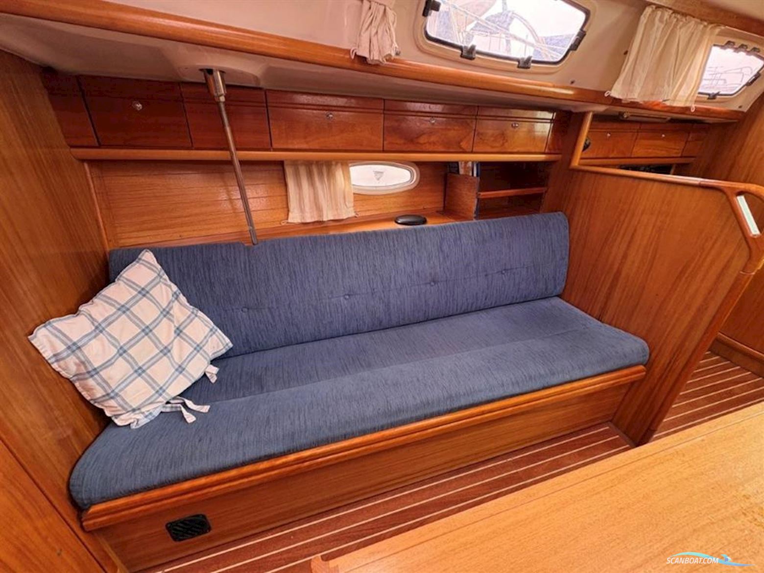 Bavaria 33