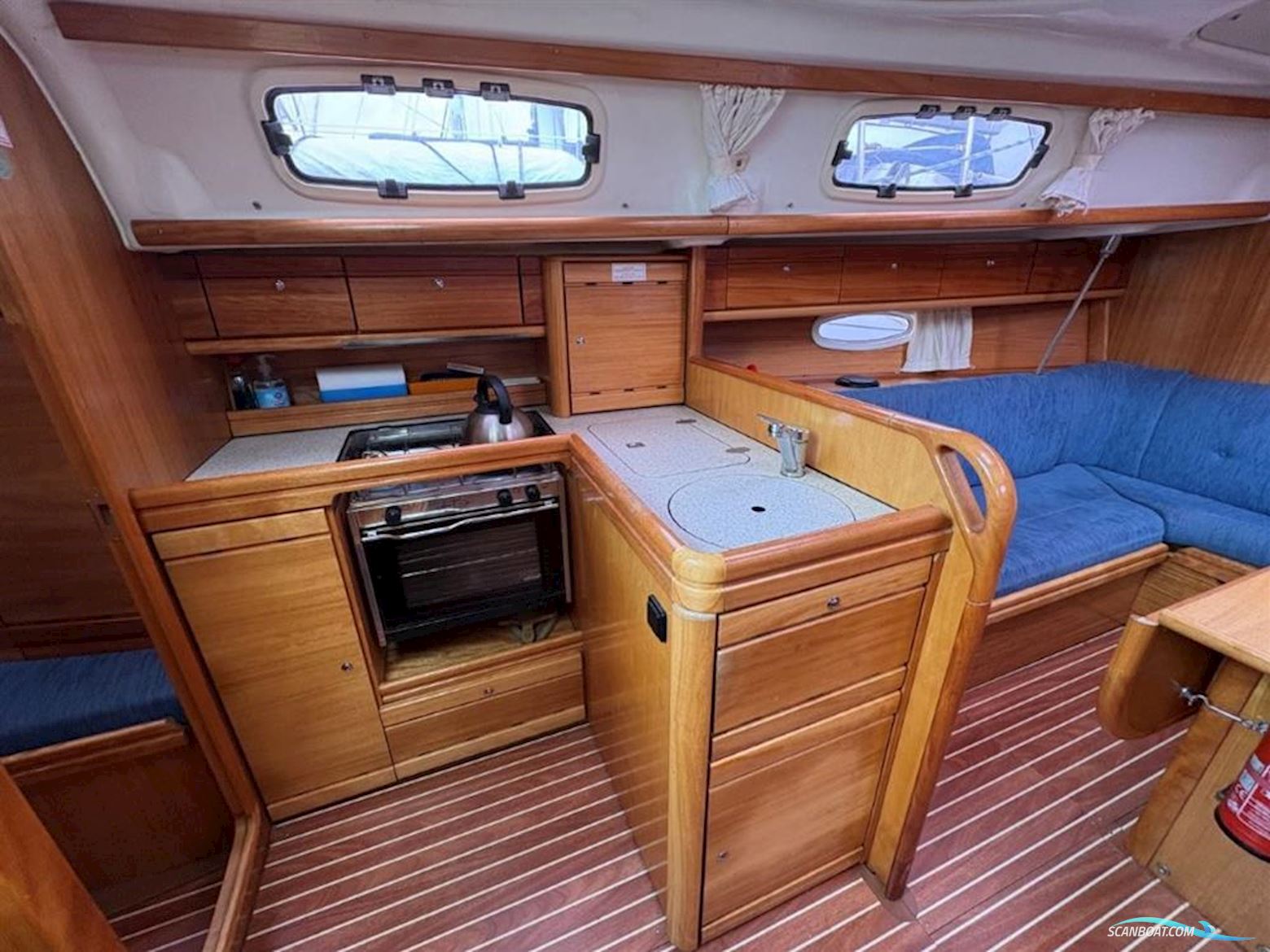 Bavaria 33