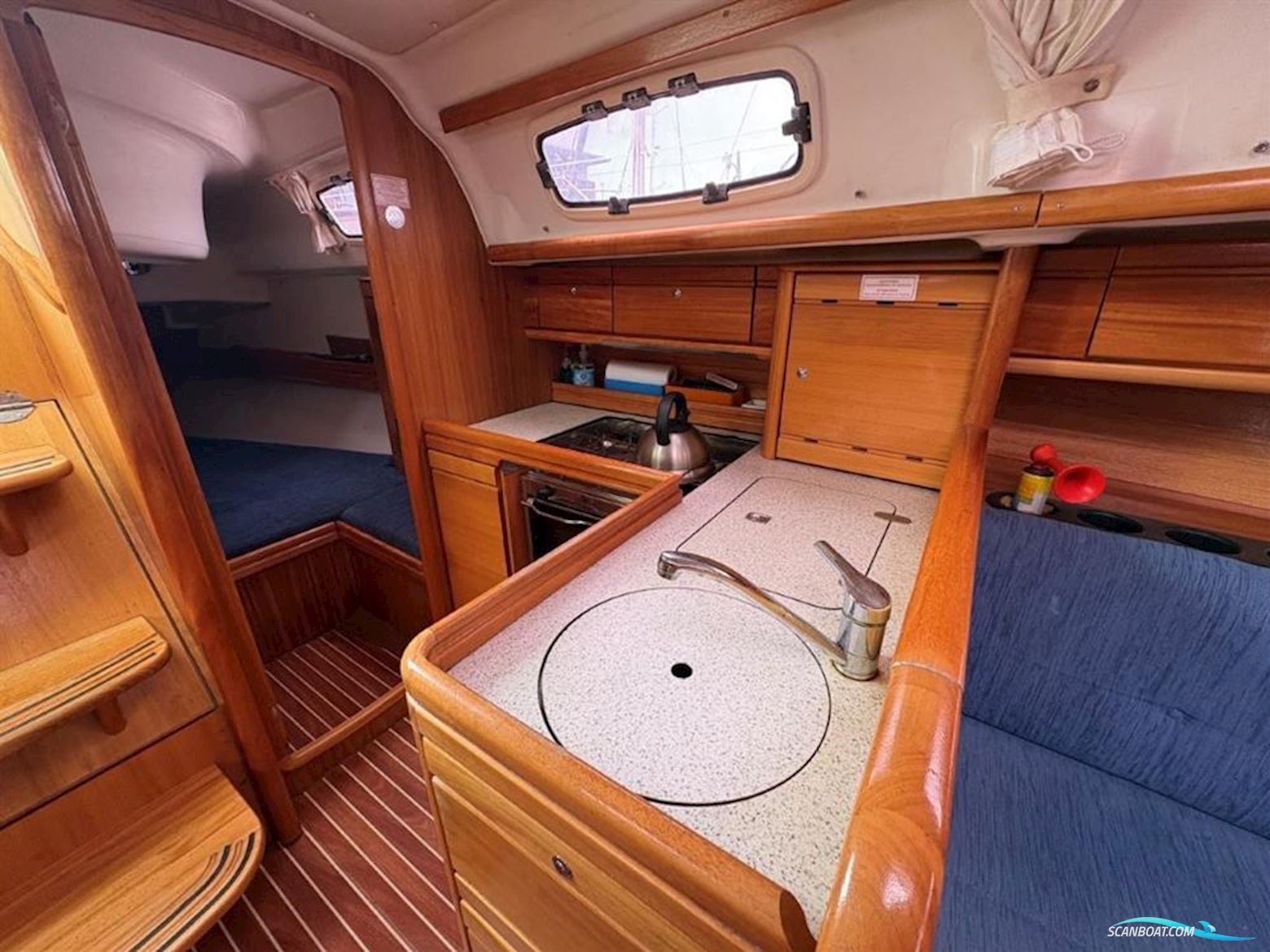 Bavaria 33