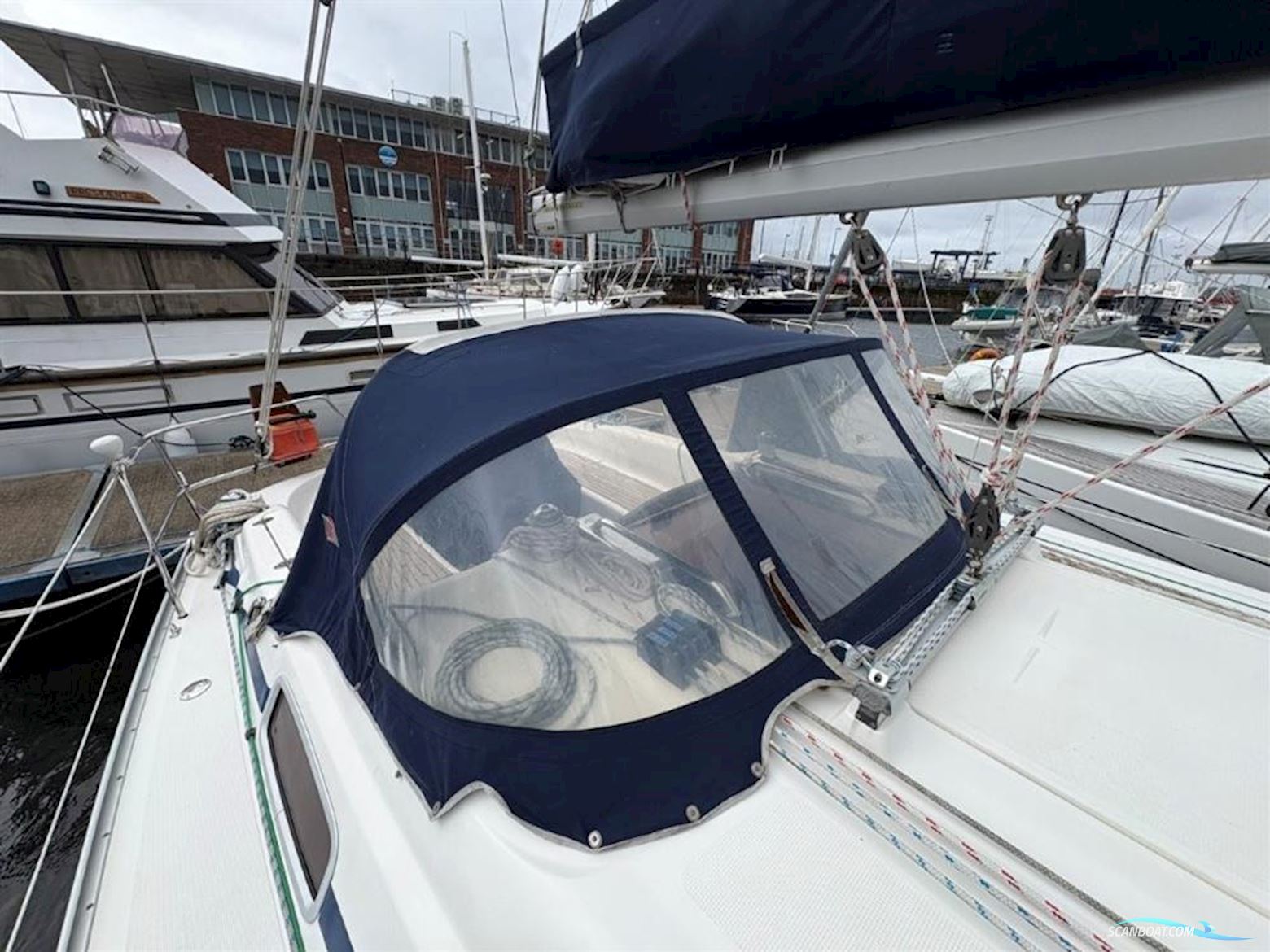 Bavaria 33