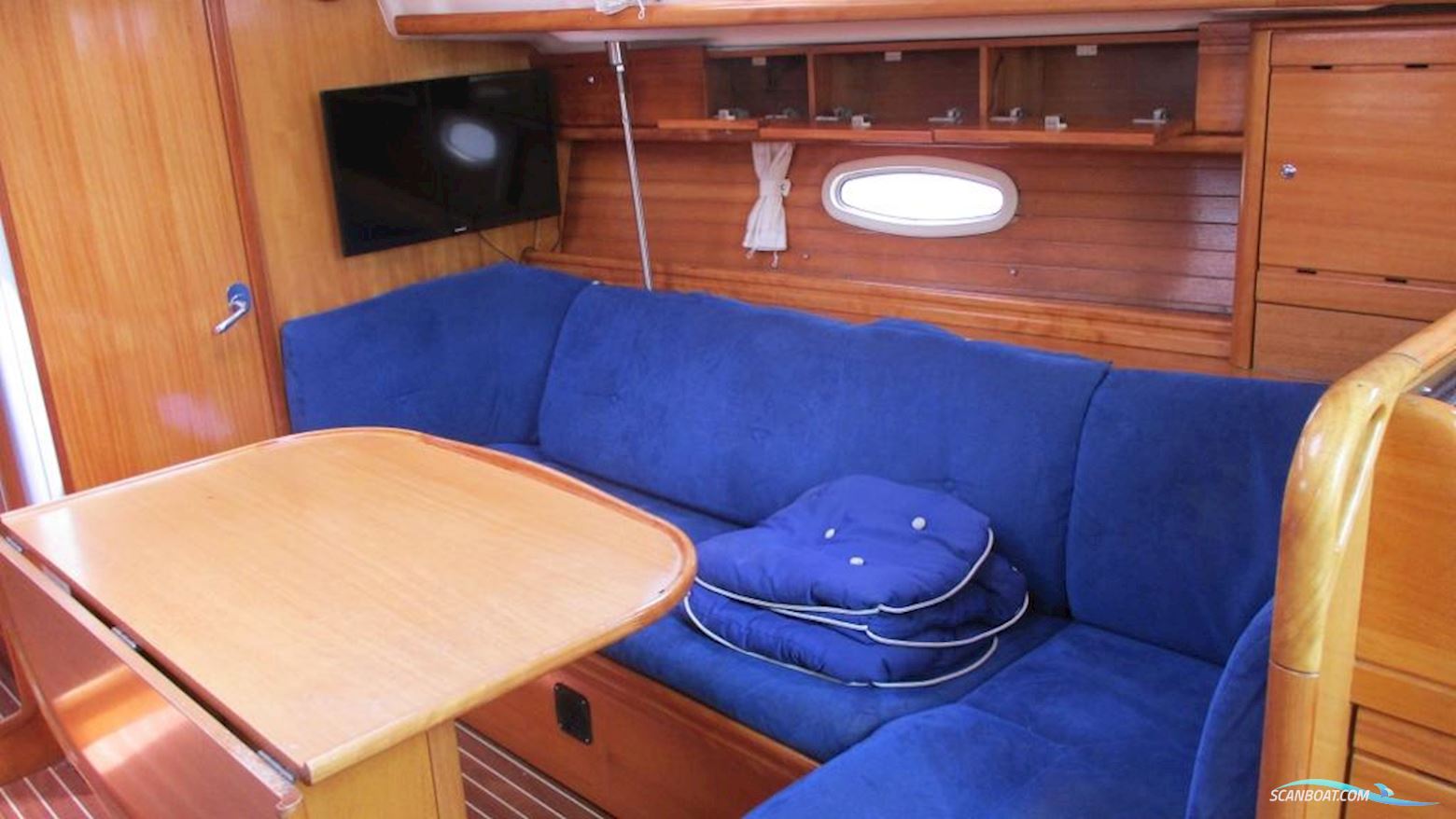 Bavaria 37 cruiser