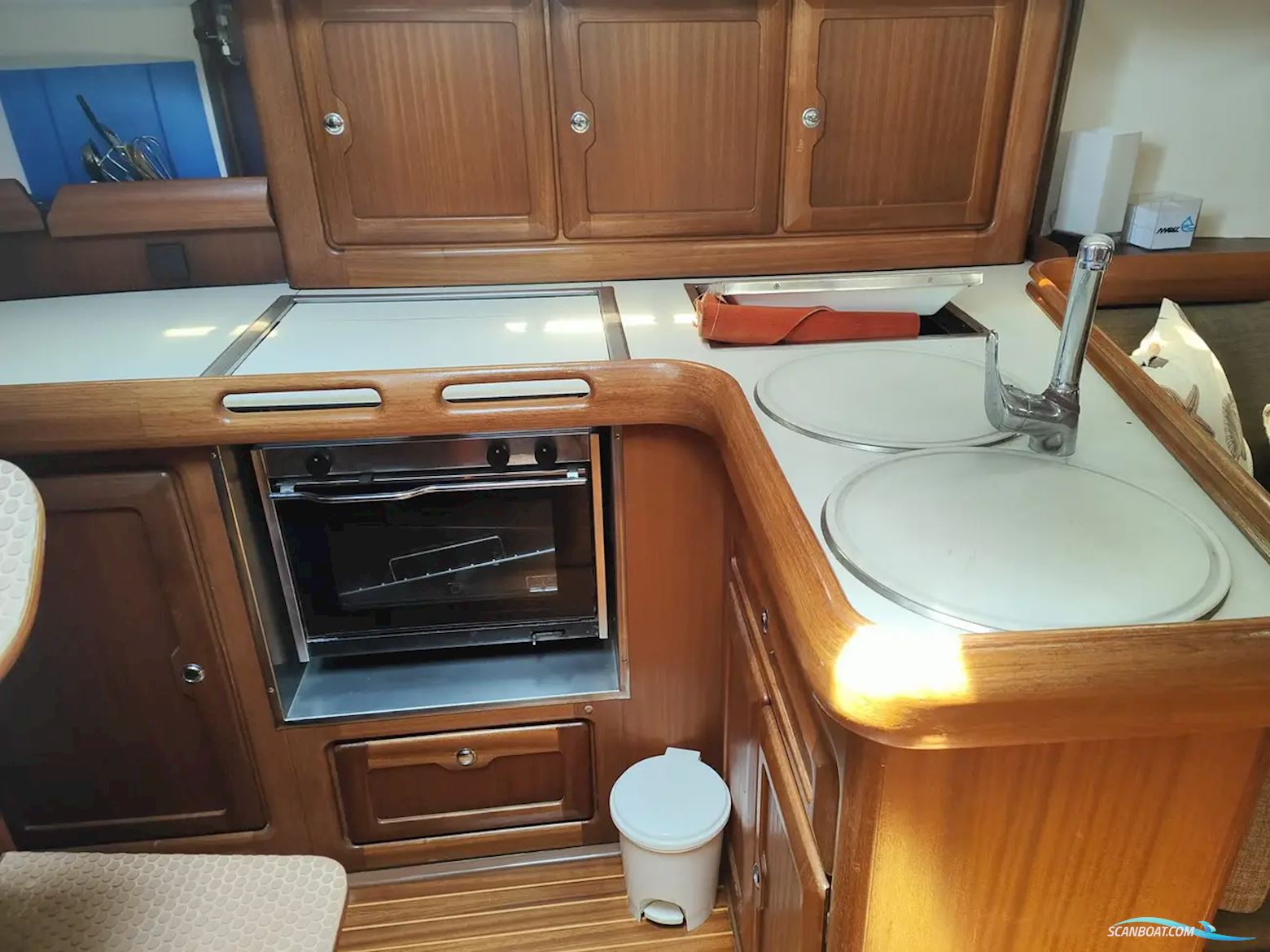 Bavaria 37