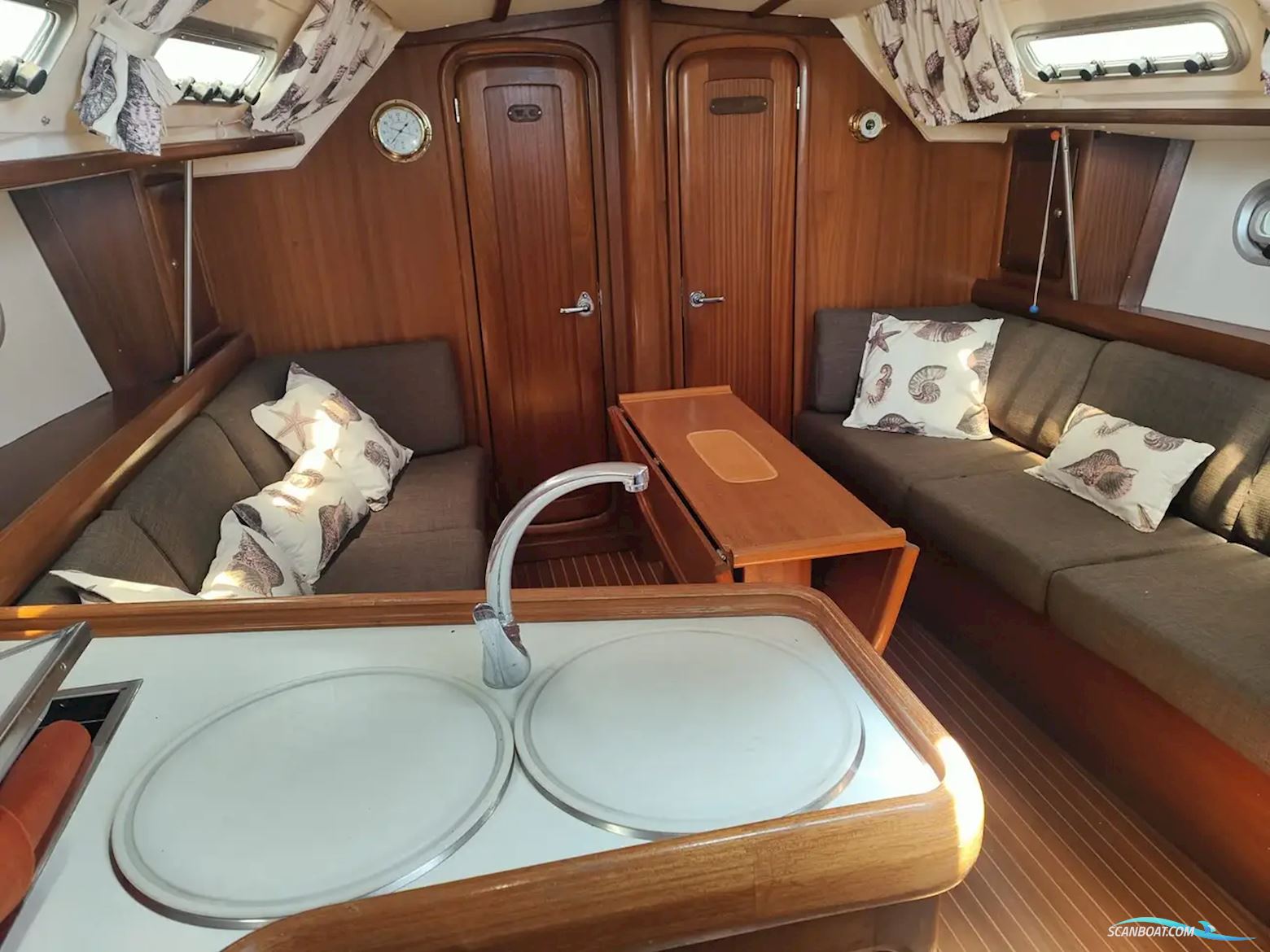 Bavaria 37