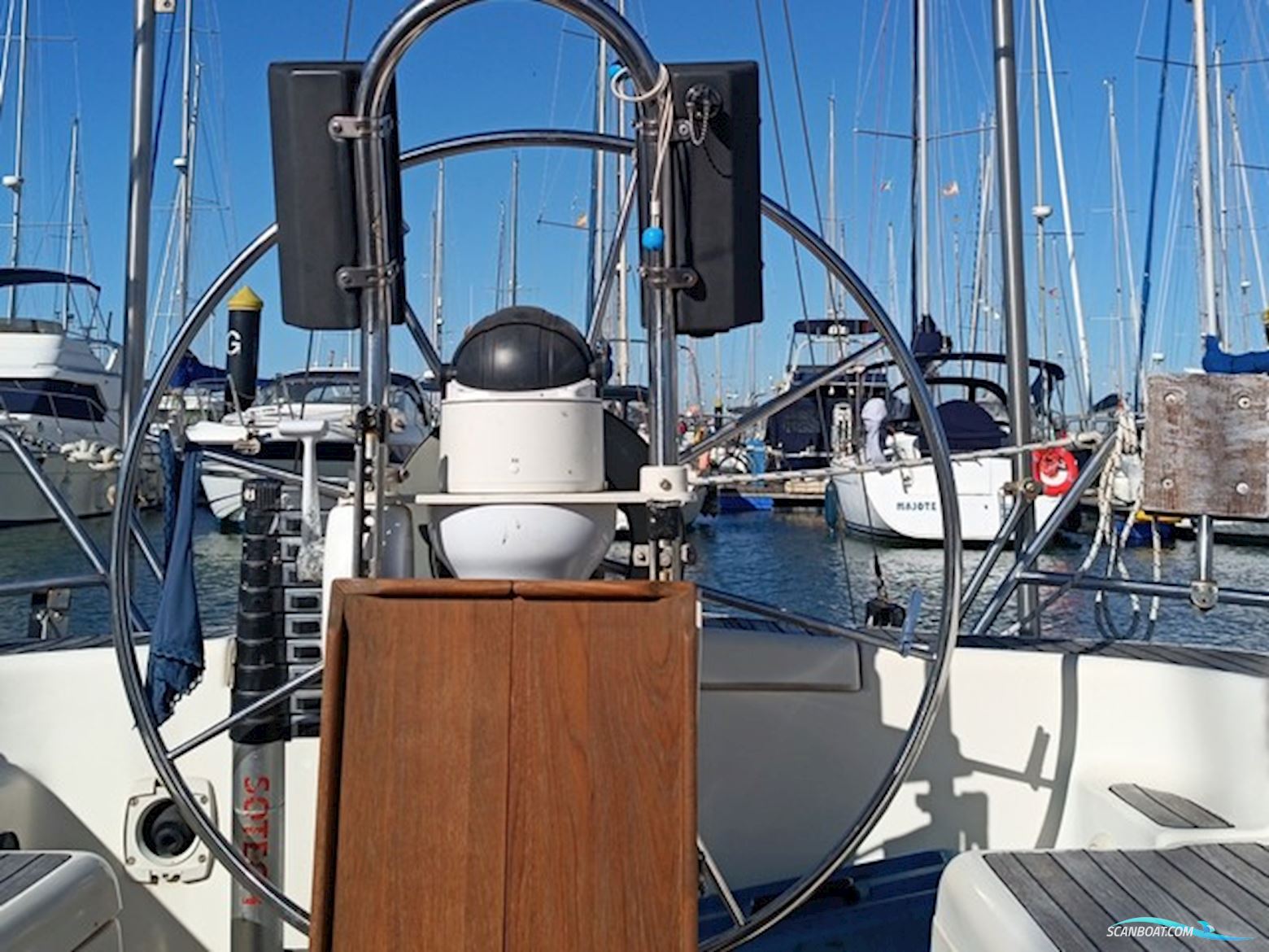 Bavaria 37