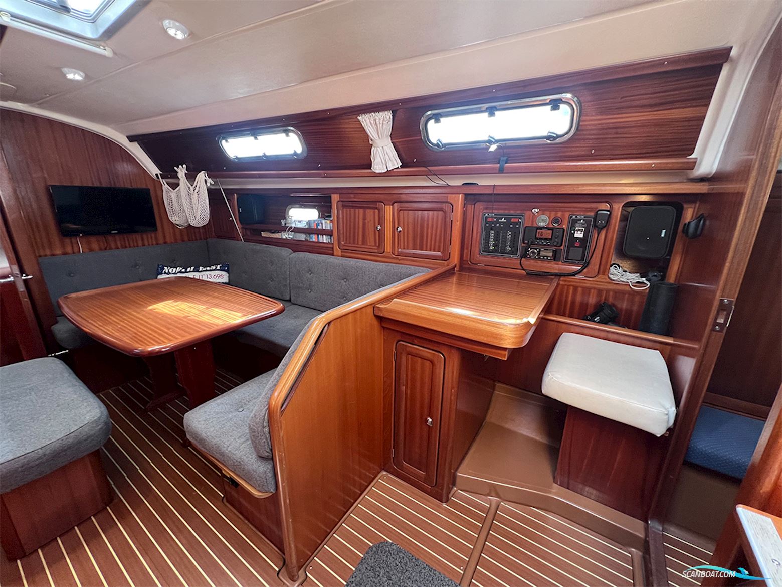 Bavaria 37