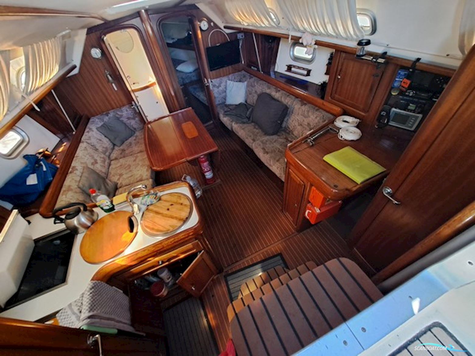 Bavaria 37