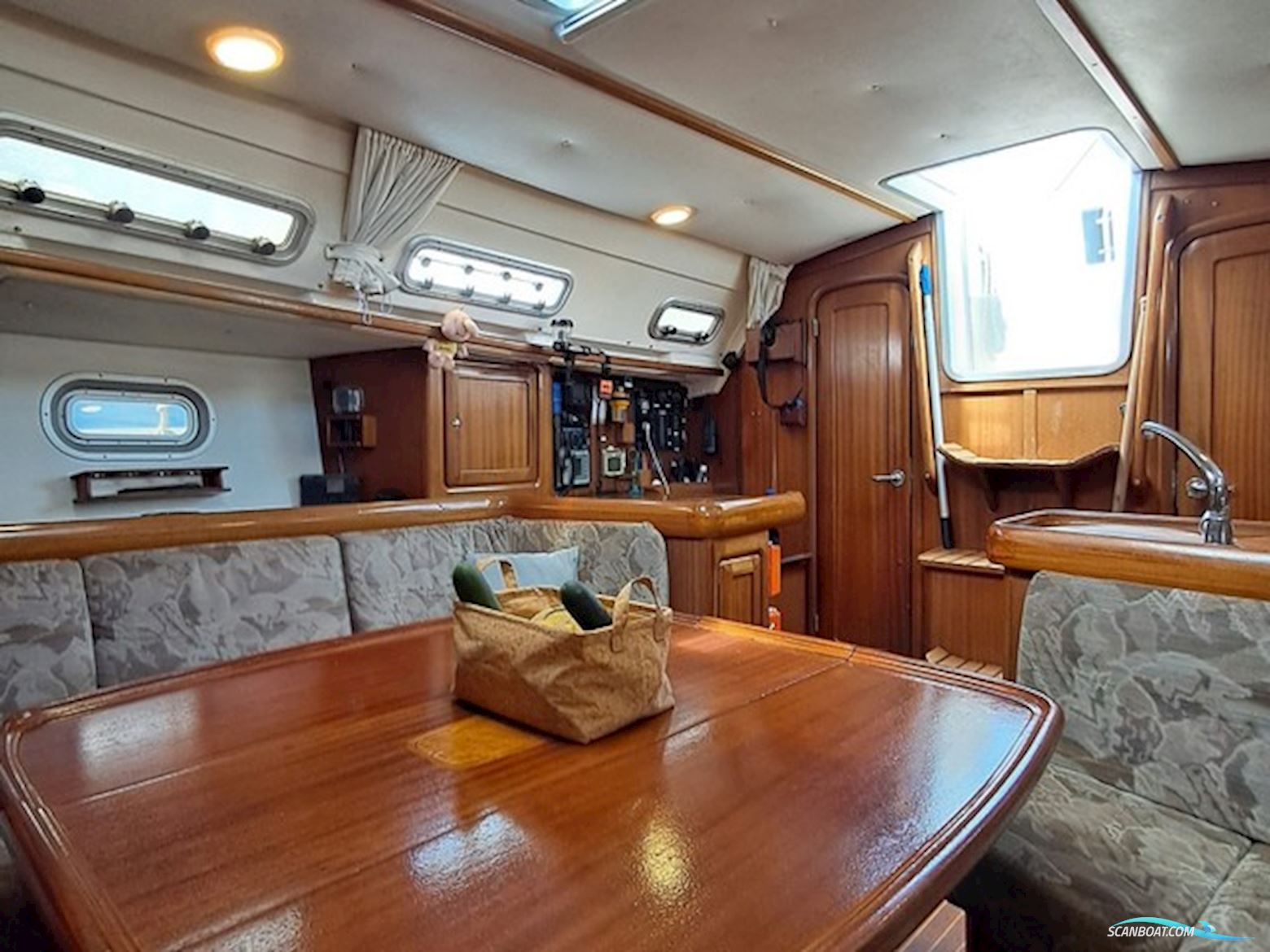 Bavaria 37