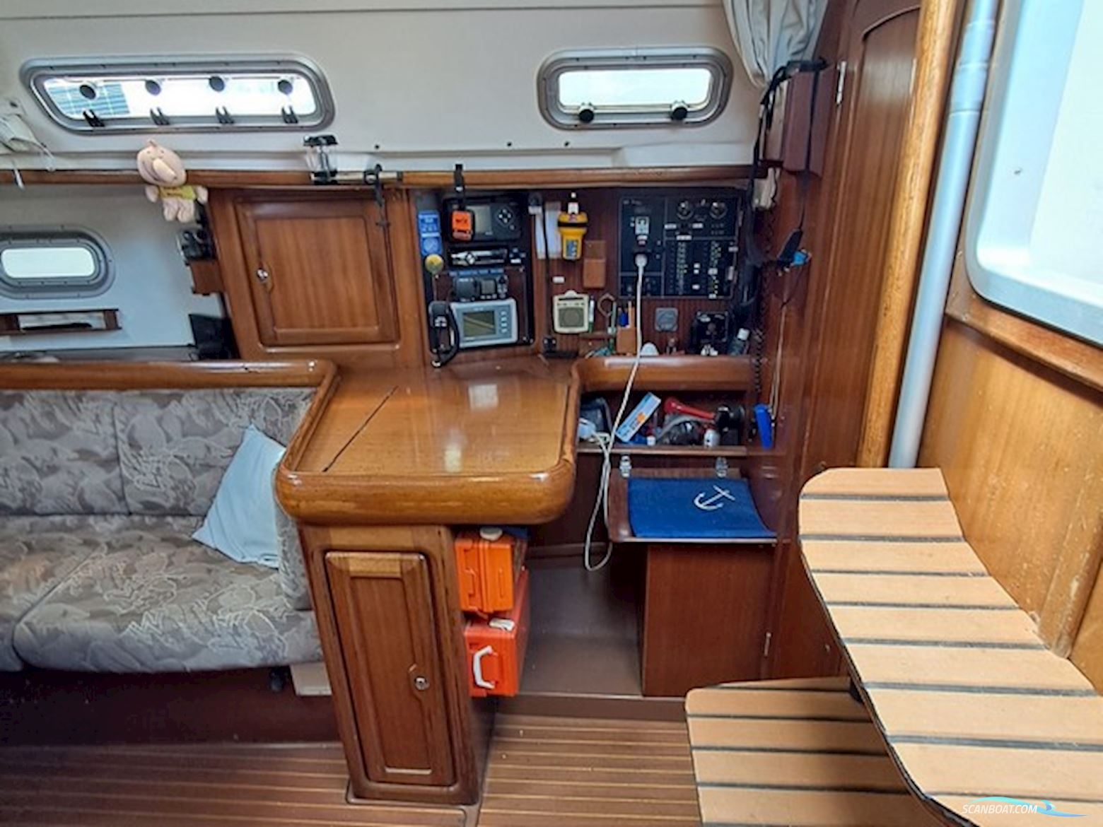 Bavaria 37