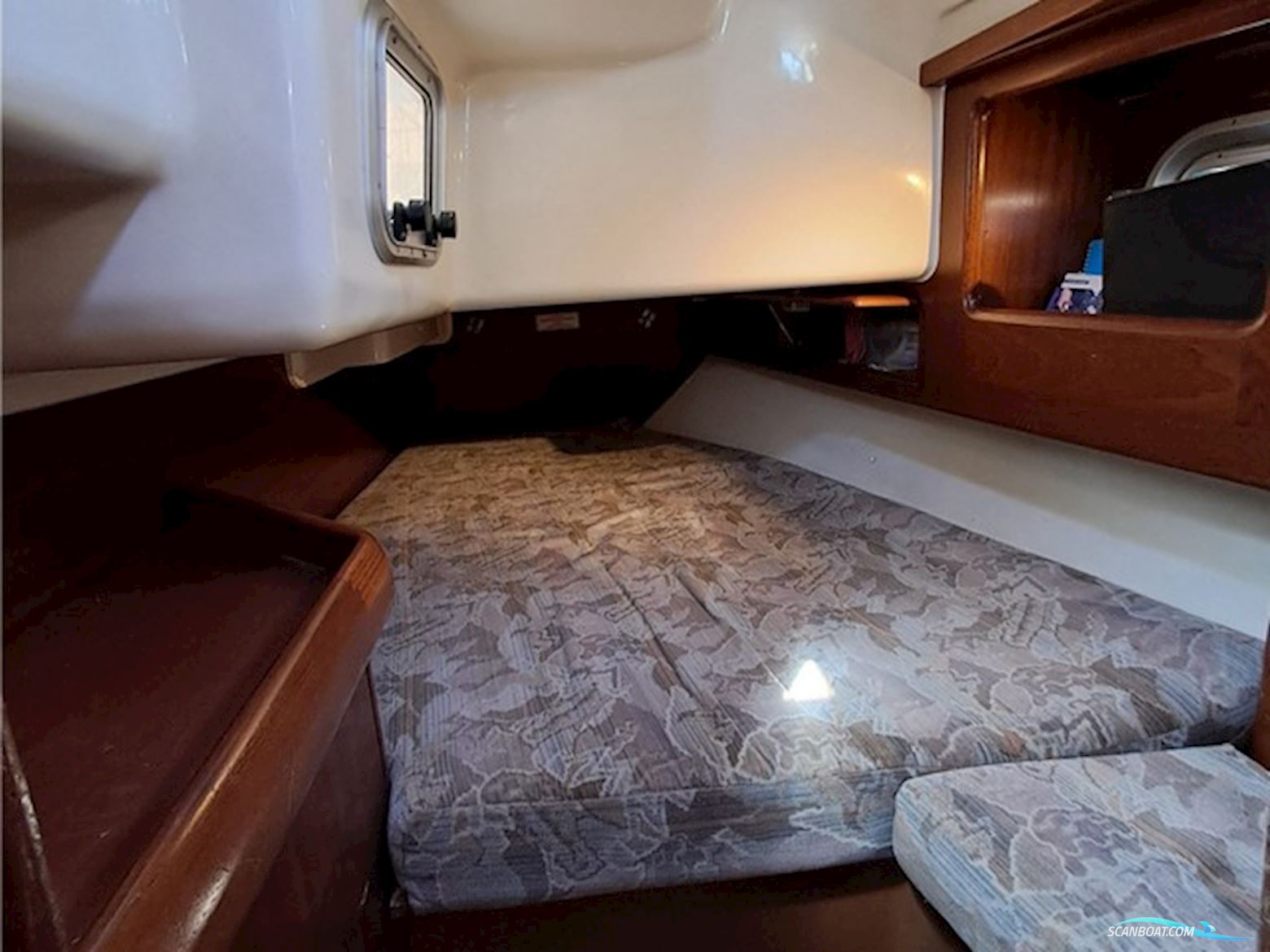 Bavaria 37