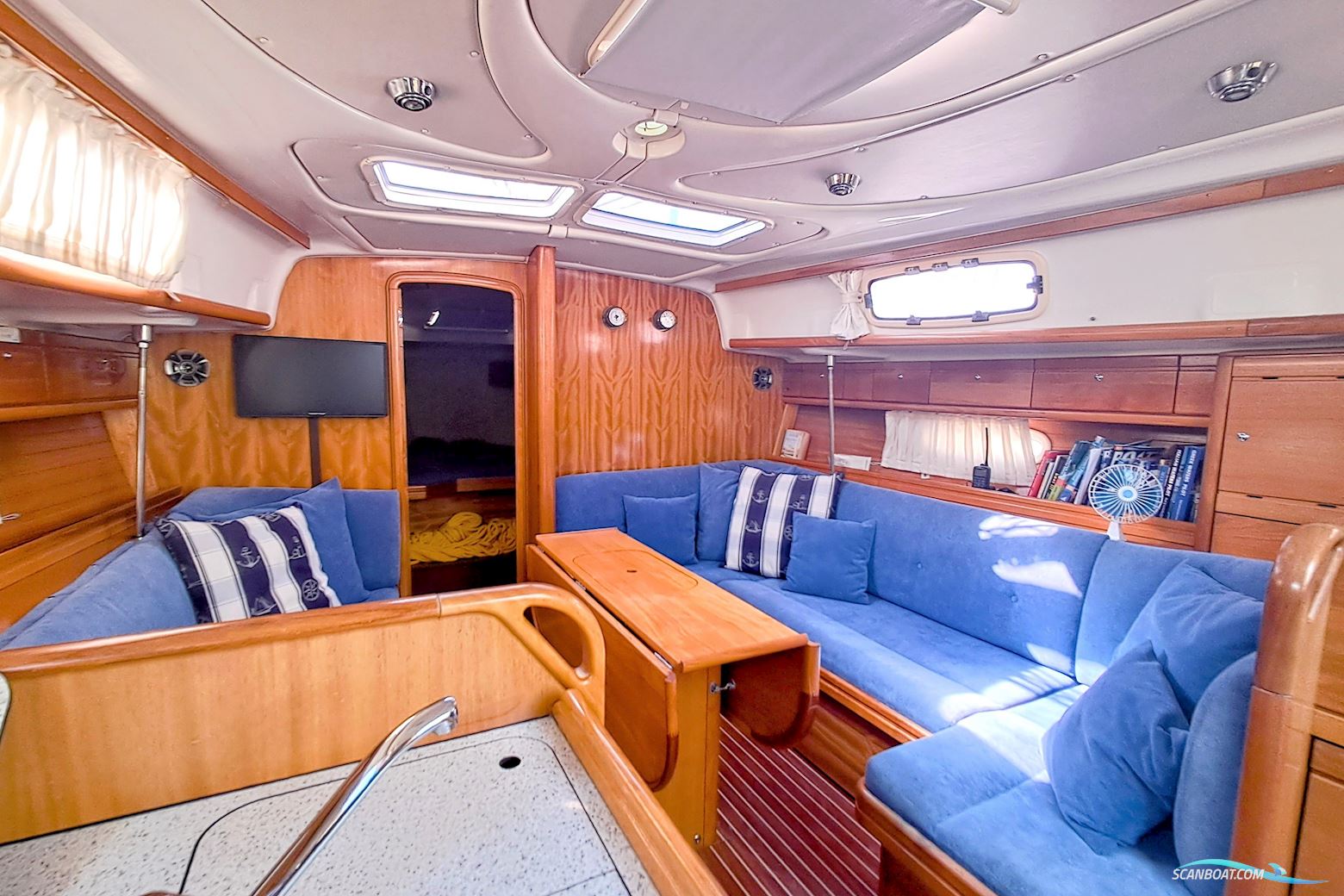 Bavaria 37