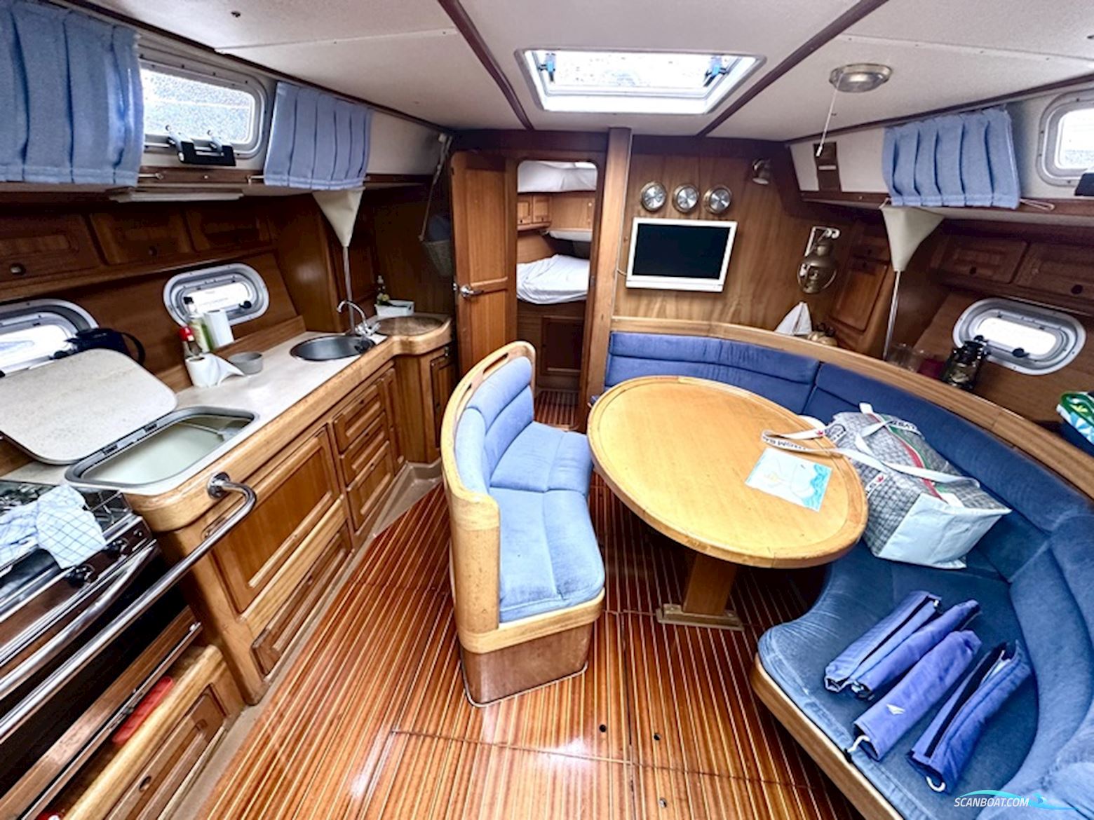 Bavaria 370