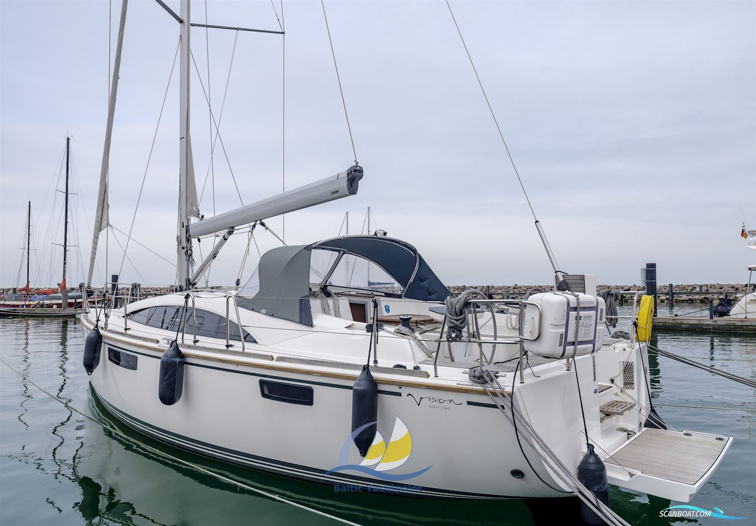 Bavaria 42 Vision short keel version